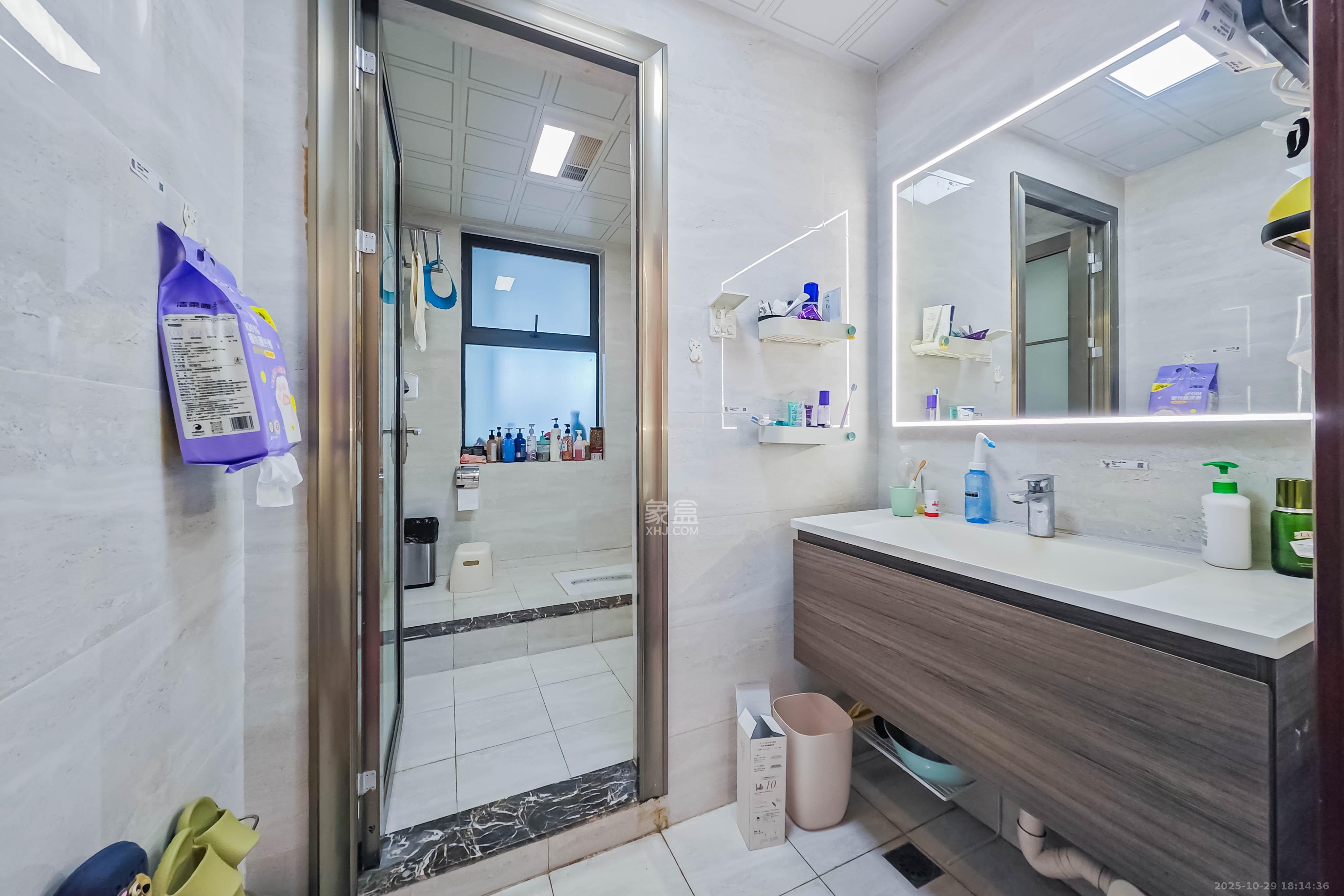 京武浪琴山一、二期  4室2厅2卫    368.0万卫生间