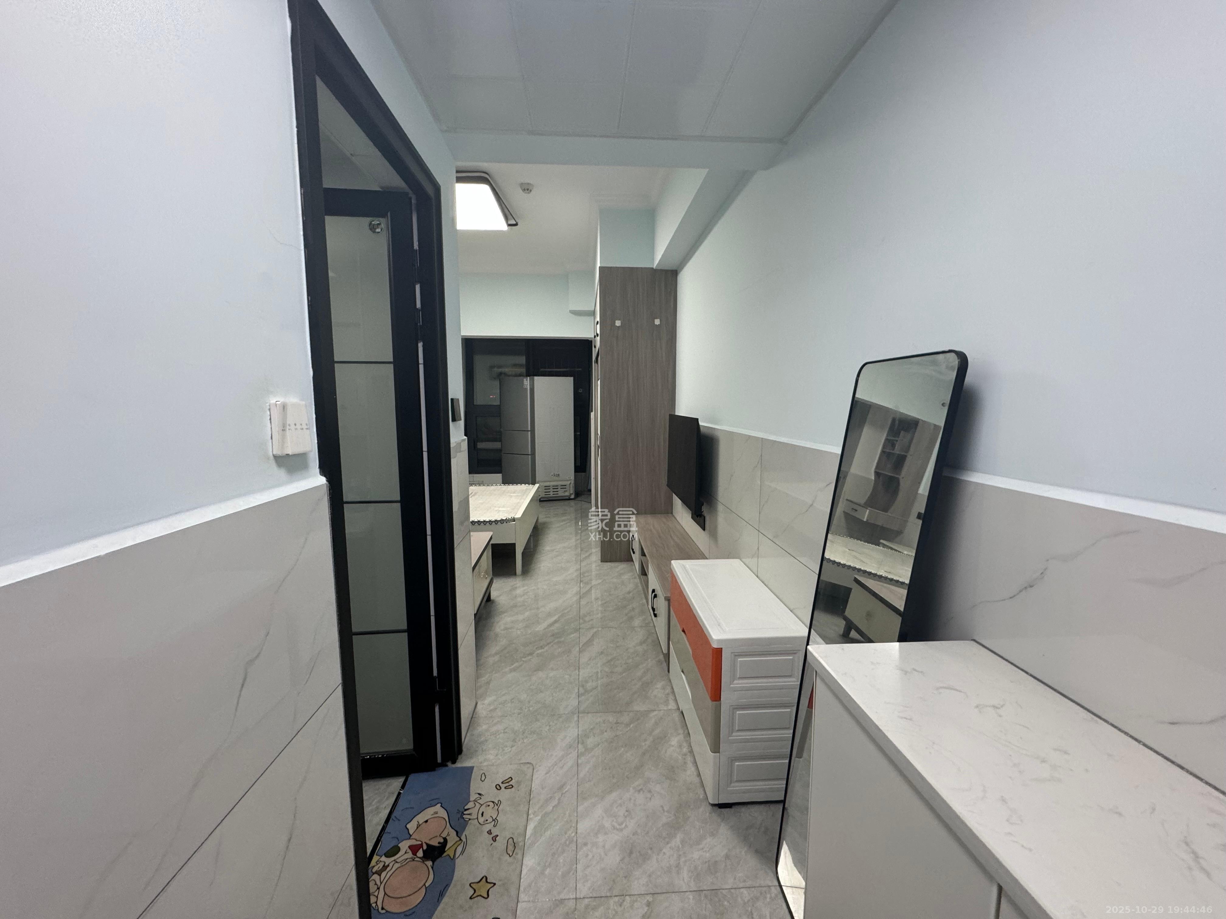 嘉雨兴园  1室0厅1卫    1700.0元/月 嘉雨兴园  1室0厅1卫    1700.0元/月室内图