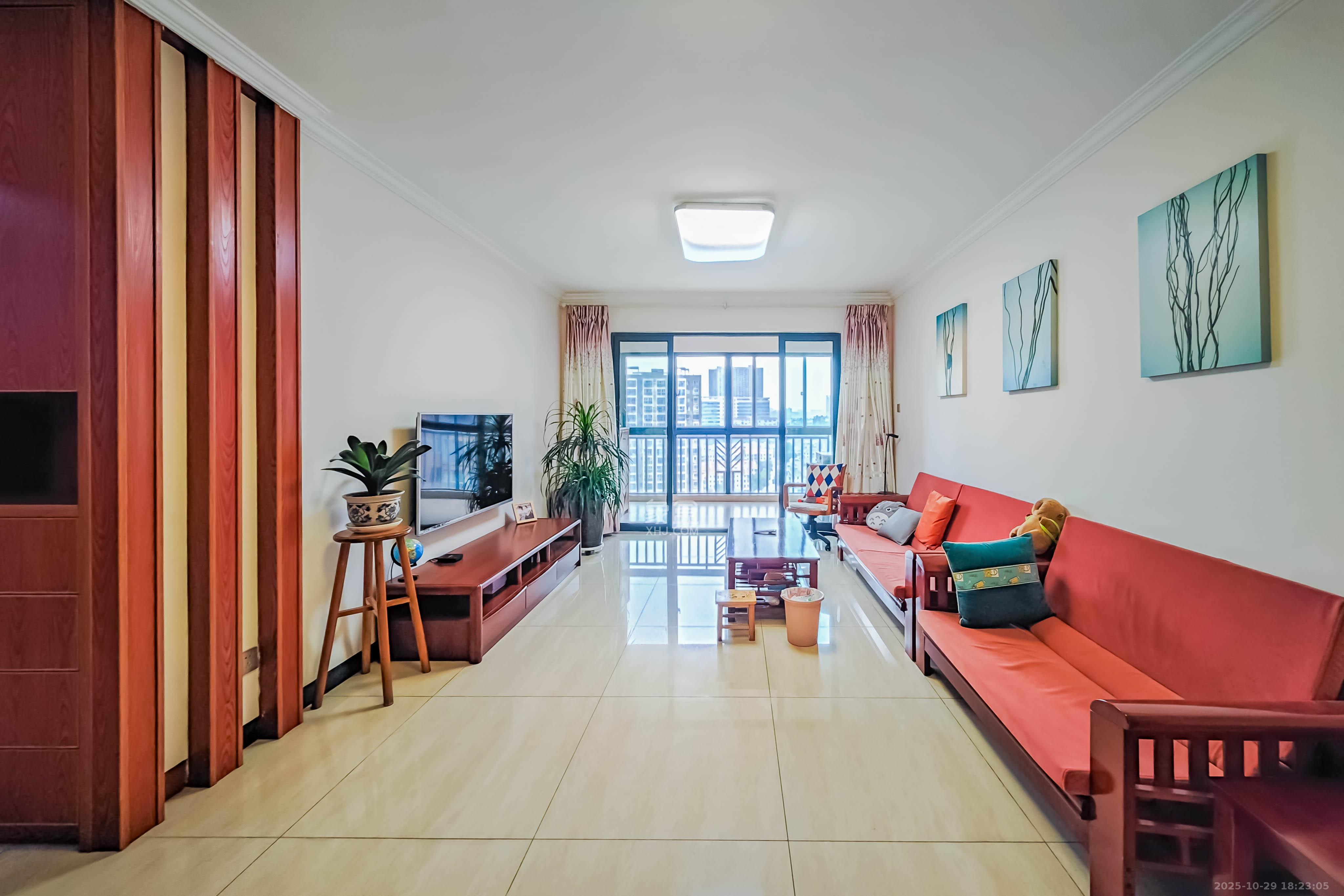 半山壹号  3室2厅2卫    138.0万客厅