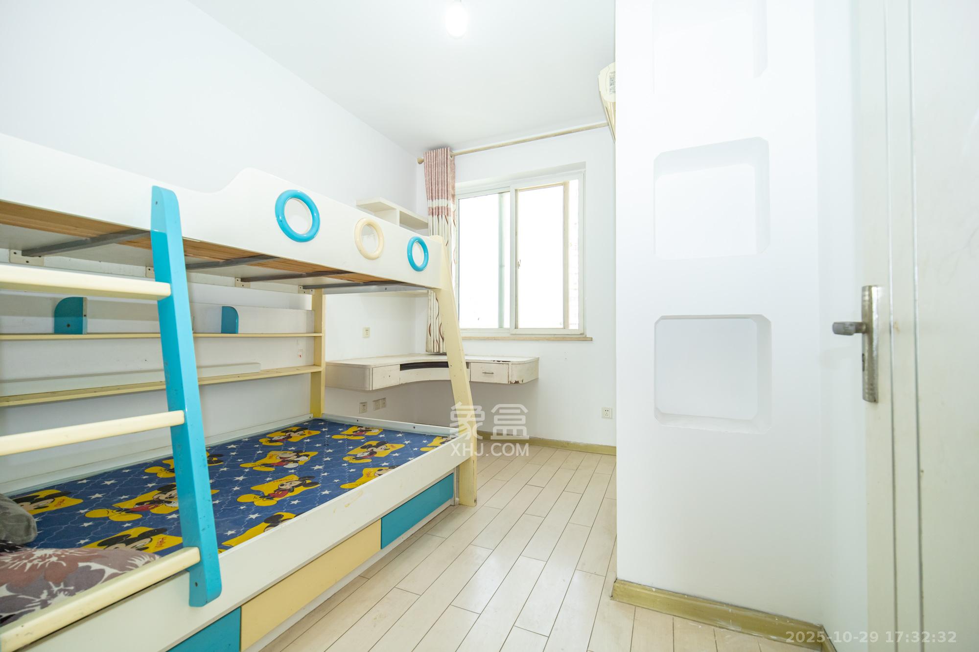 筑梦园  3室2厅2卫    75.0万卧室