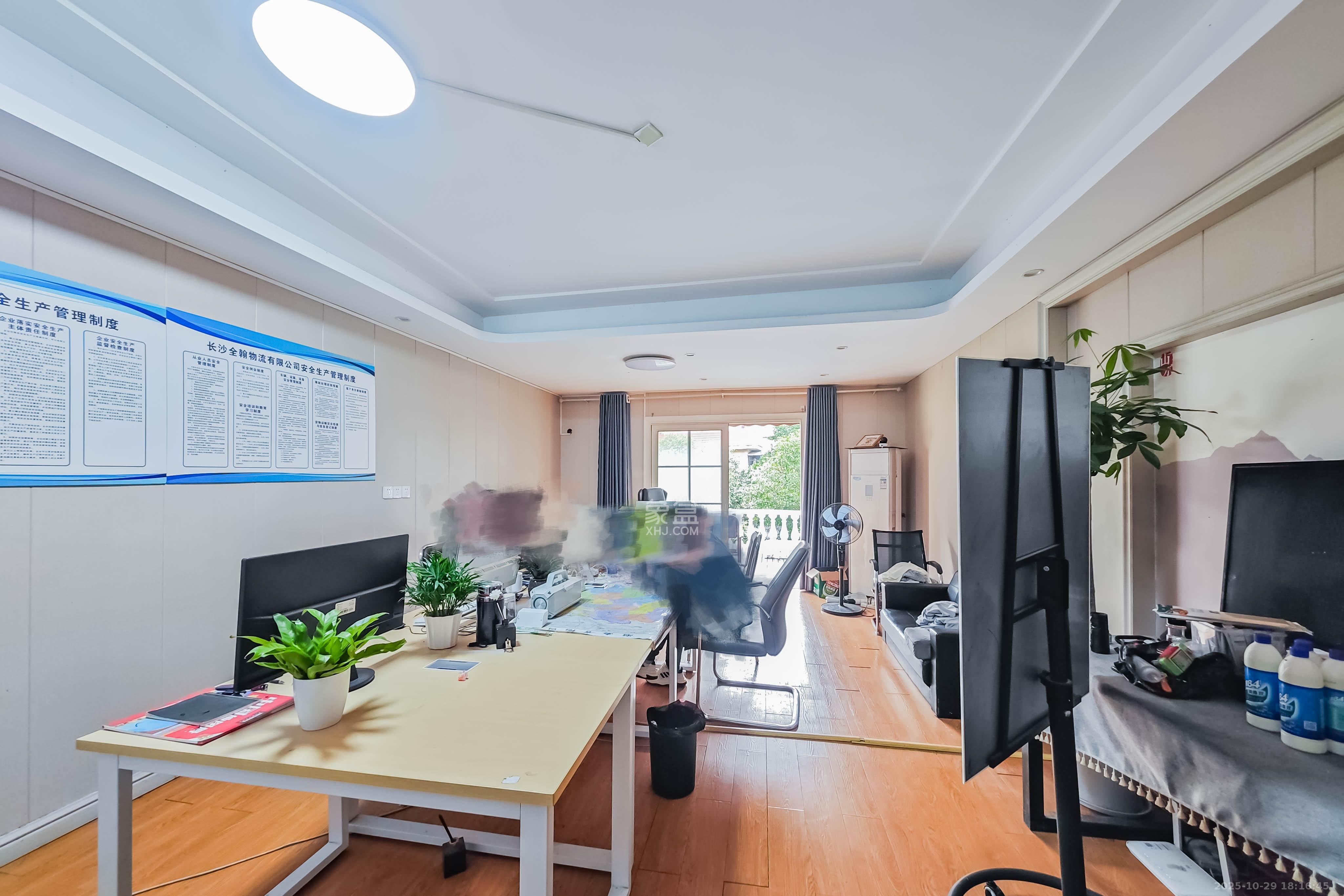 碧翠园（中房）  4室2厅3卫    188.0万卧室