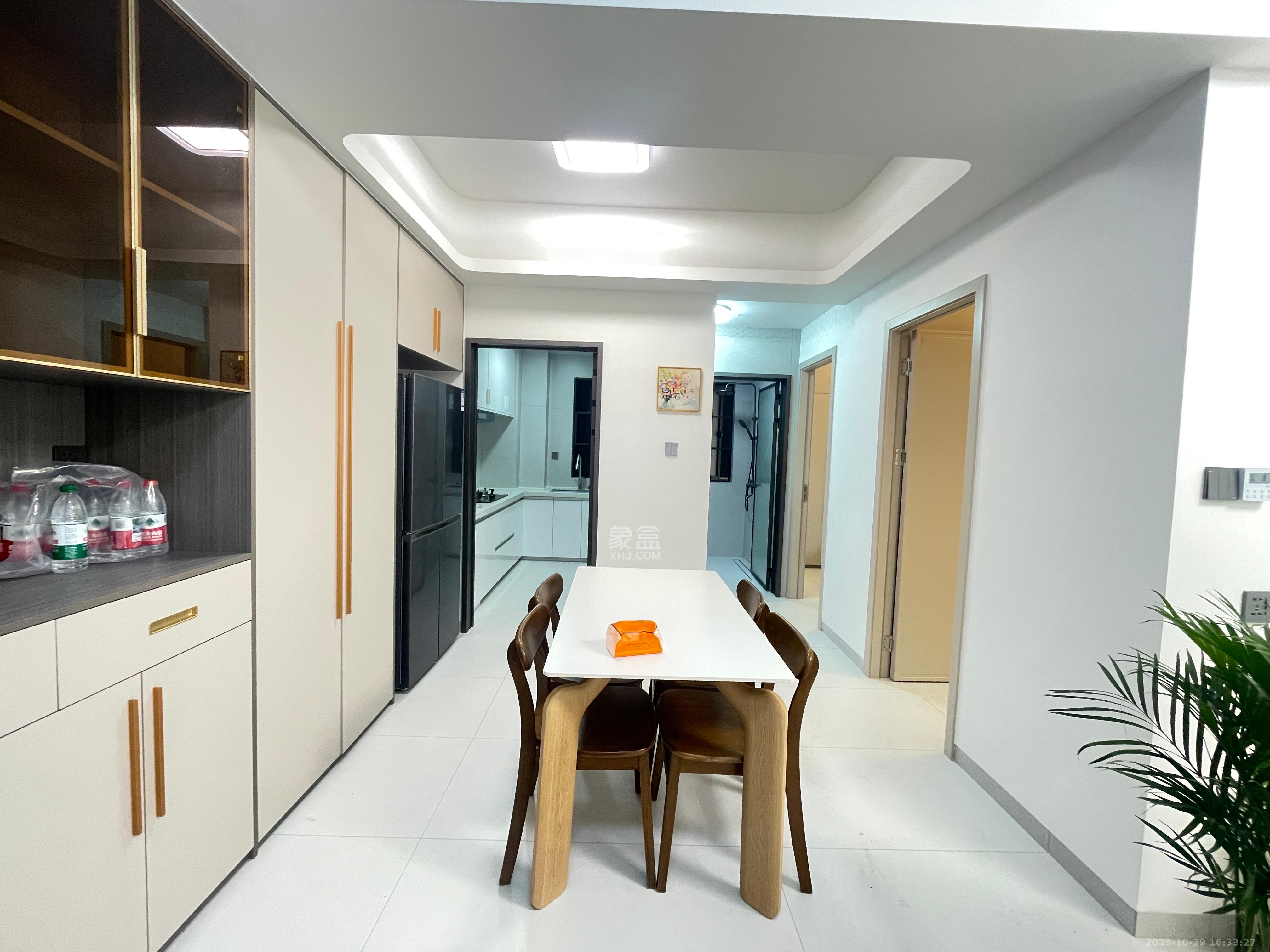 南益名士豪庭  2室1厅1卫    2500.0元/月 南益名士豪庭  2室1厅1卫    2500.0元/月室内图