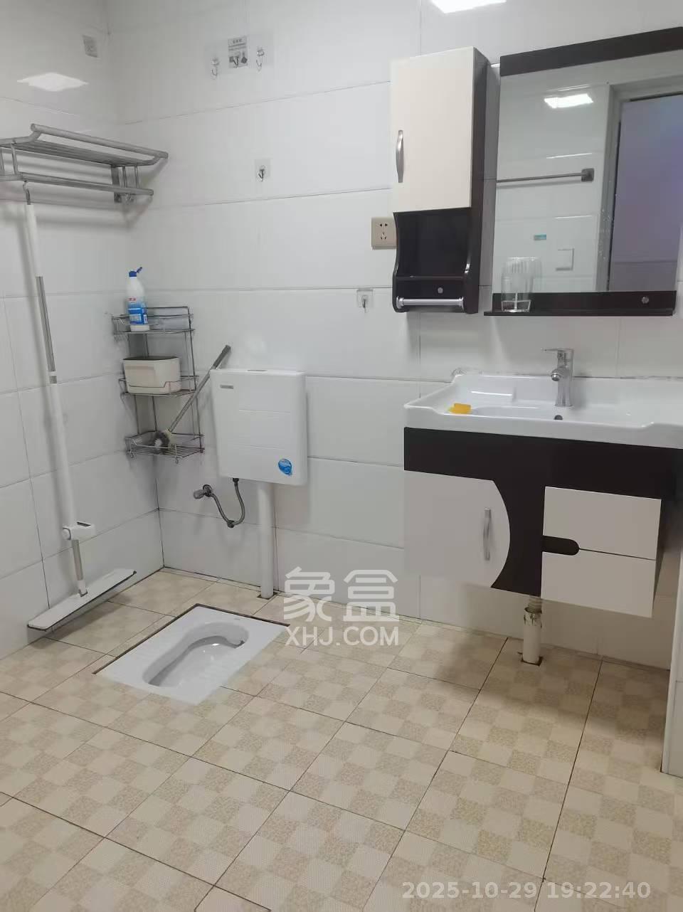 大学城安置小区  2室2厅1卫    1800.0元/月室内图