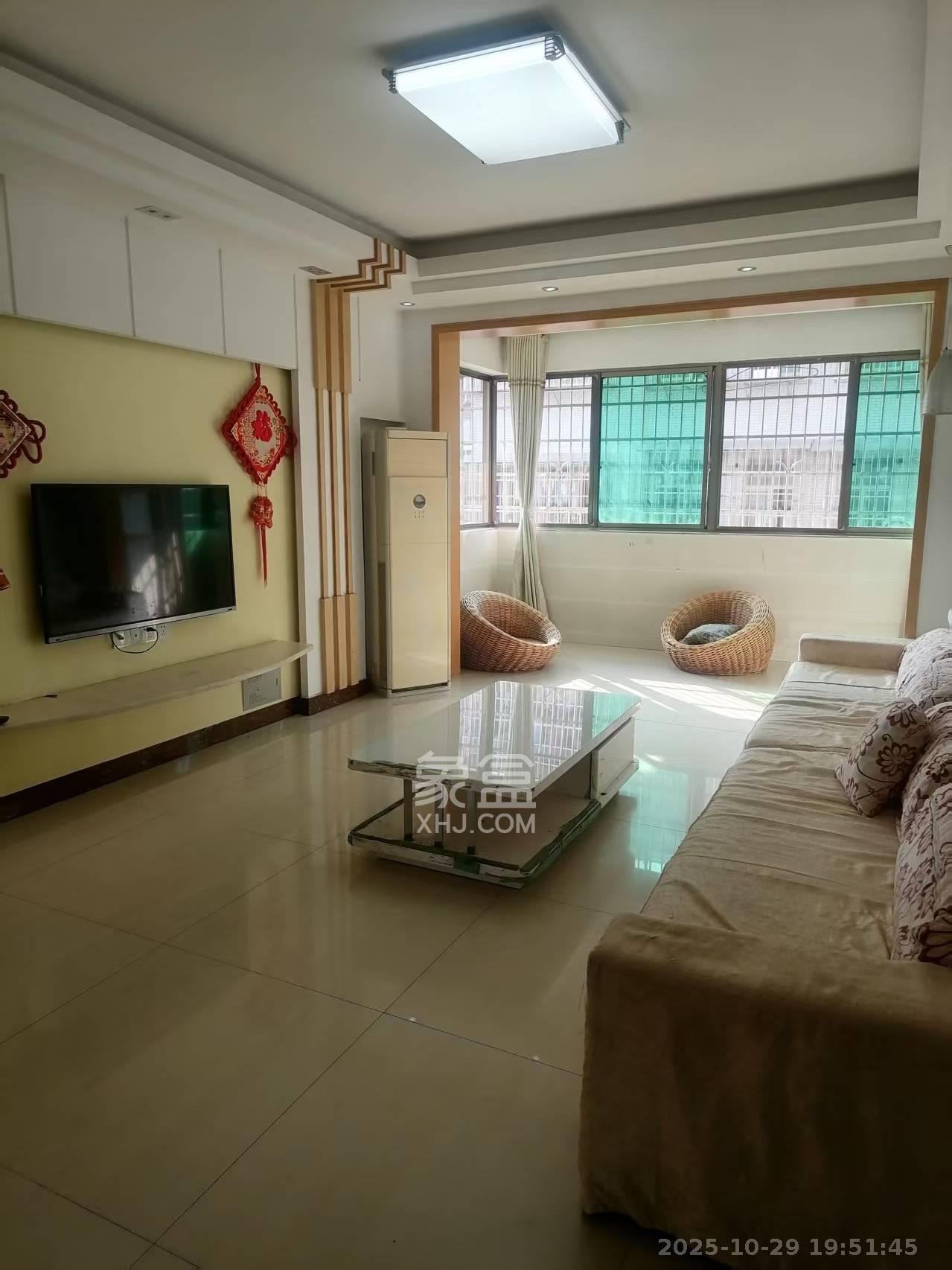 金桂小区一期 3室2厅2卫 1700.0元/月 金桂小区一期 3室2厅2卫 1700.0元/月室内图