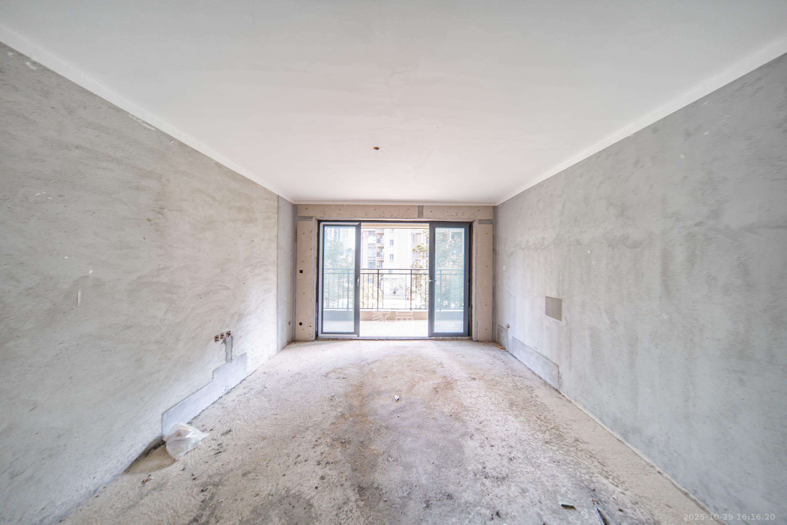 梦想滨江左岸  4室2厅2卫    65.0万