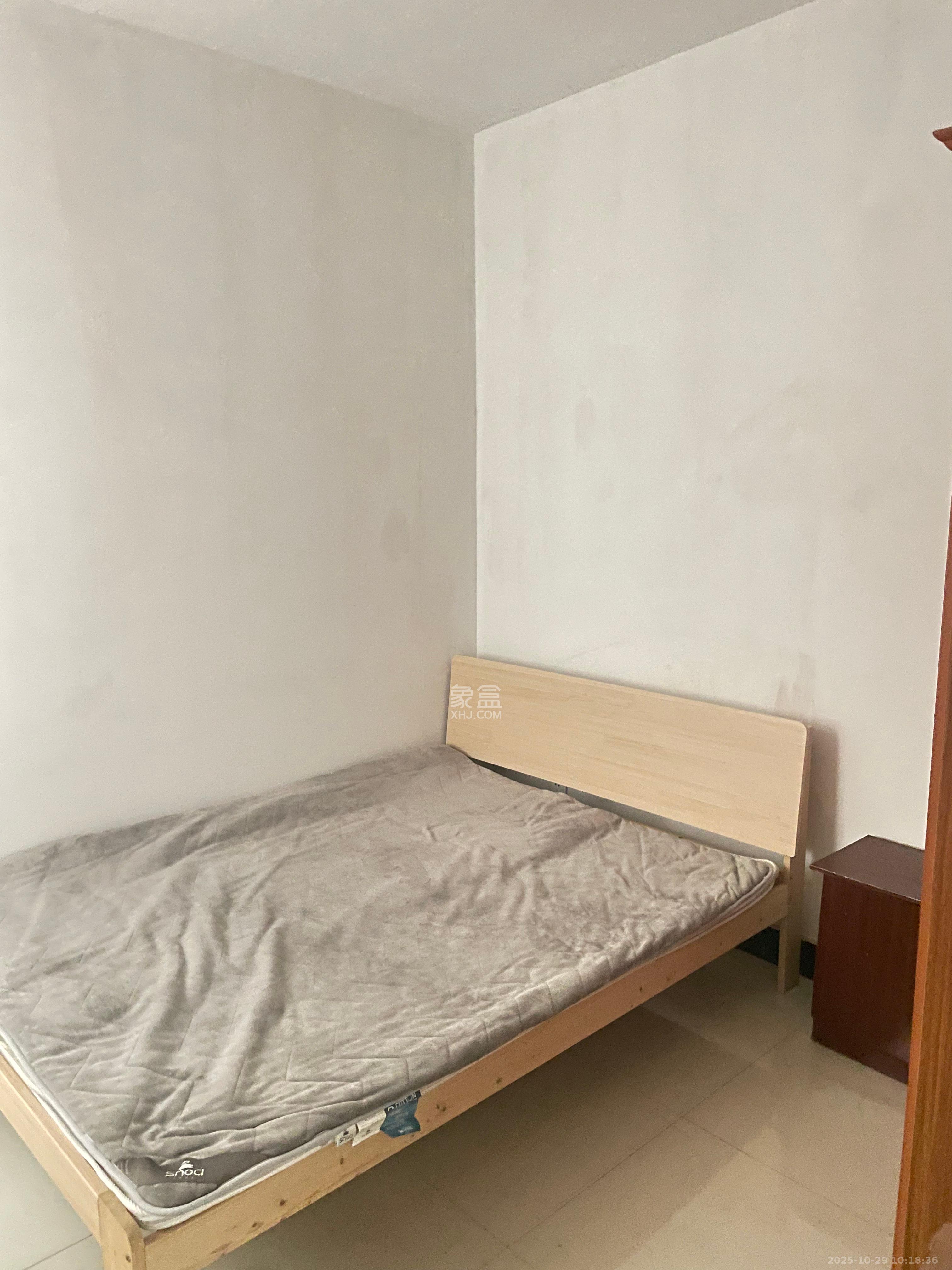 洞井二小区  2室2厅1卫    1500.0元/月 洞井二小区  2室2厅1卫    1500.0元/月室内图