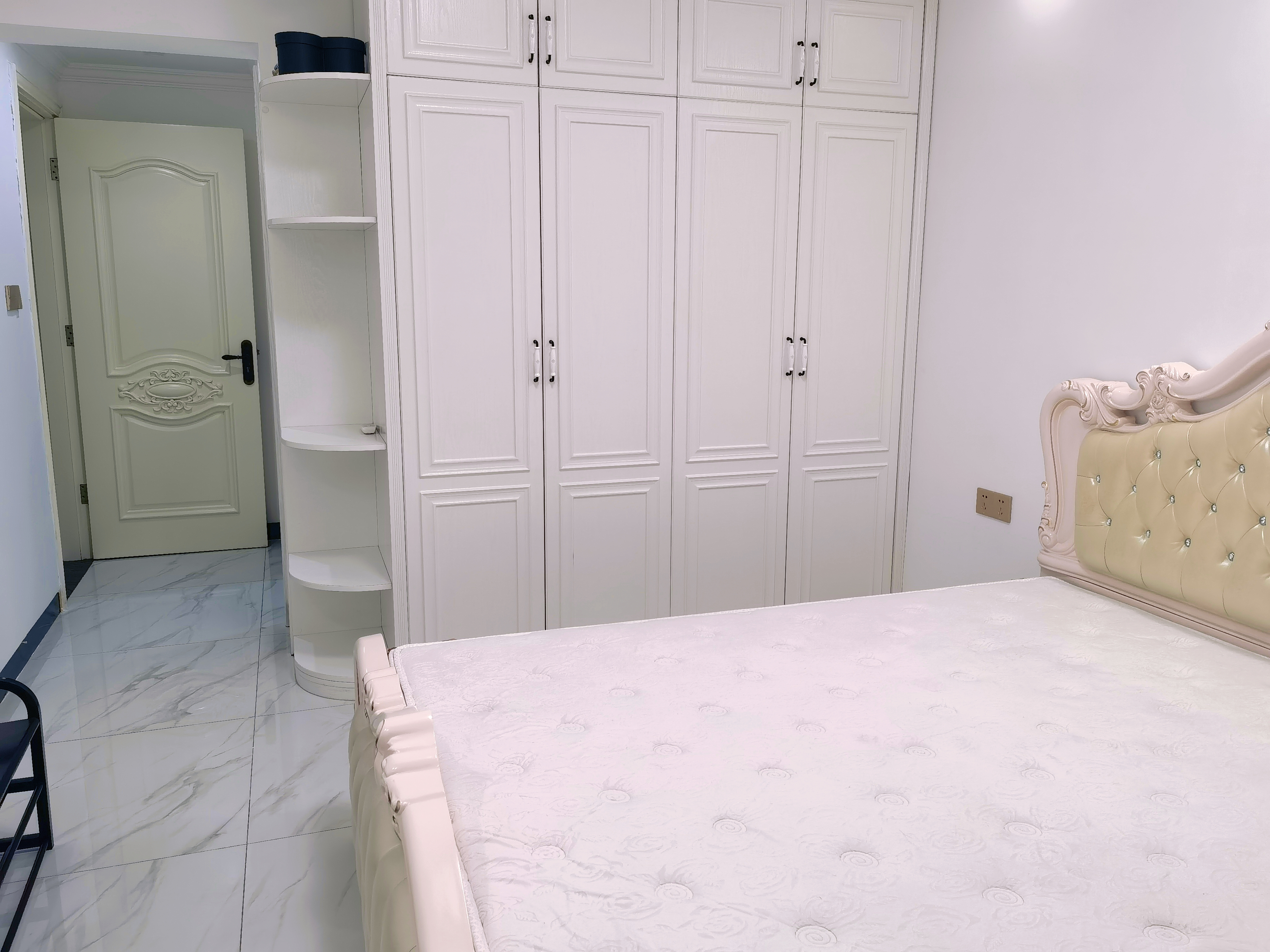 海域阳光(一二期)  3室2厅2卫    3200.0元/月 海域阳光(一二期)  3室2厅2卫    3200.0元/月室内图