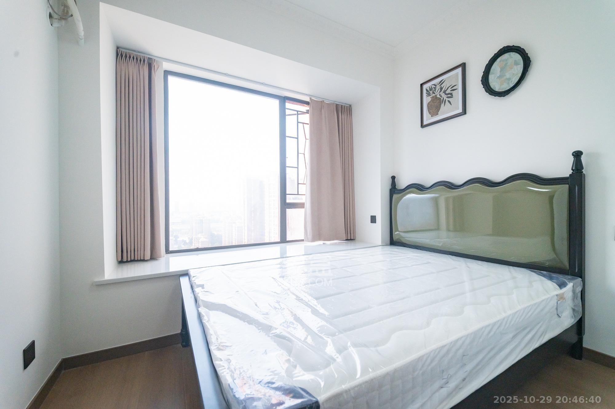 华润凤凰城二期  3室2厅2卫    80.8万卧室