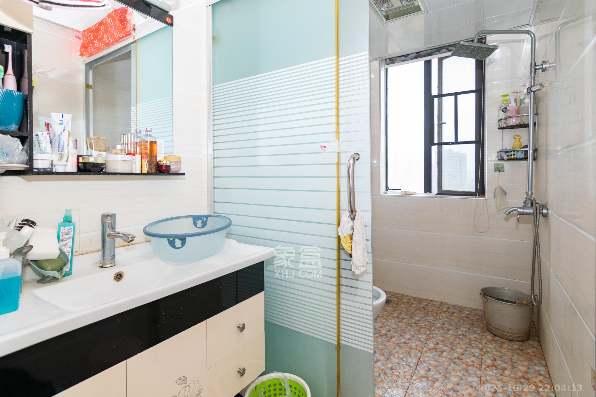 润和紫郡一期  3室2厅2卫    72.0万卫生间