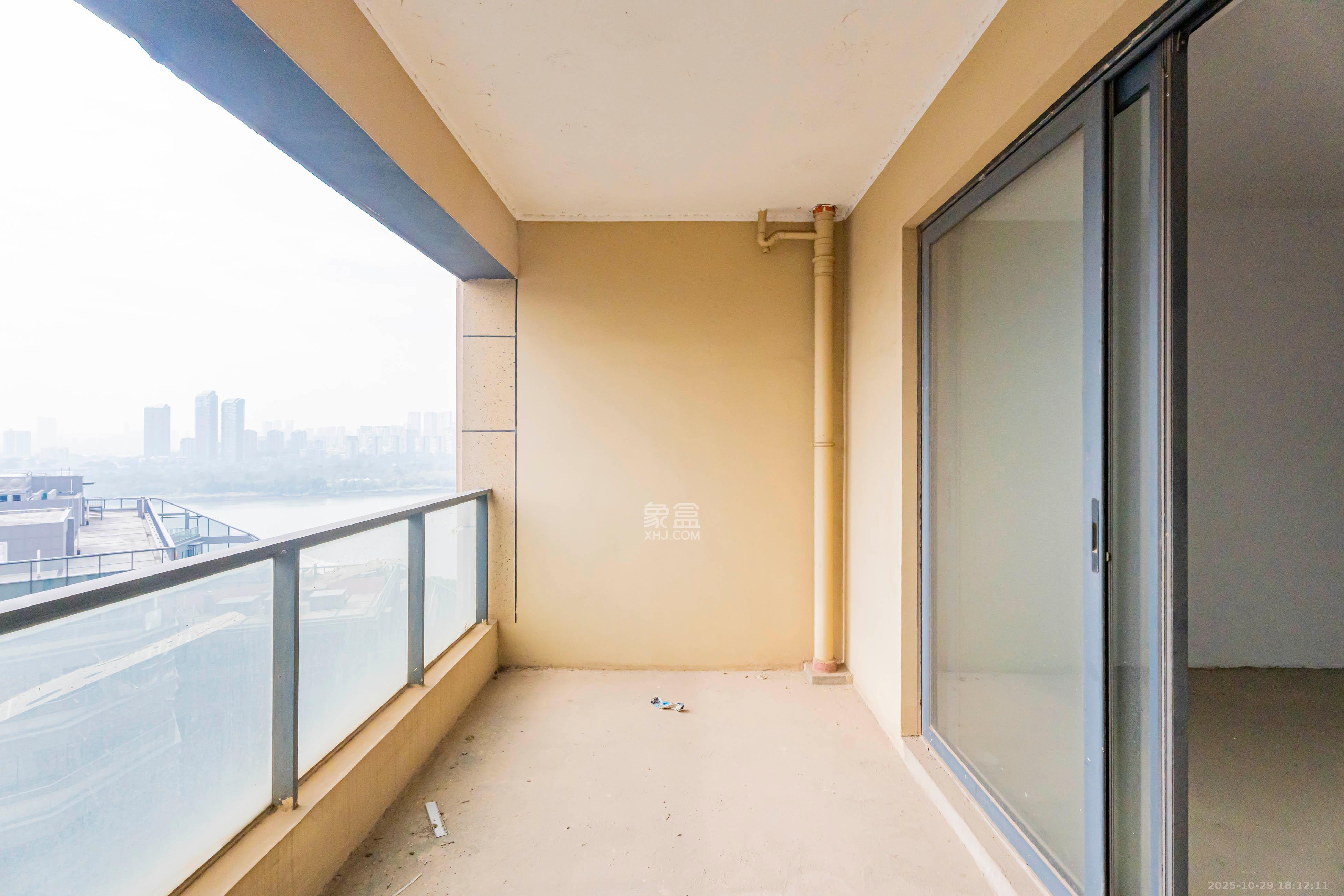 复地崑玉国际一期  4室2厅2卫    290.0万 复地崑玉国际一期  4室2厅2卫    290.0万阳台