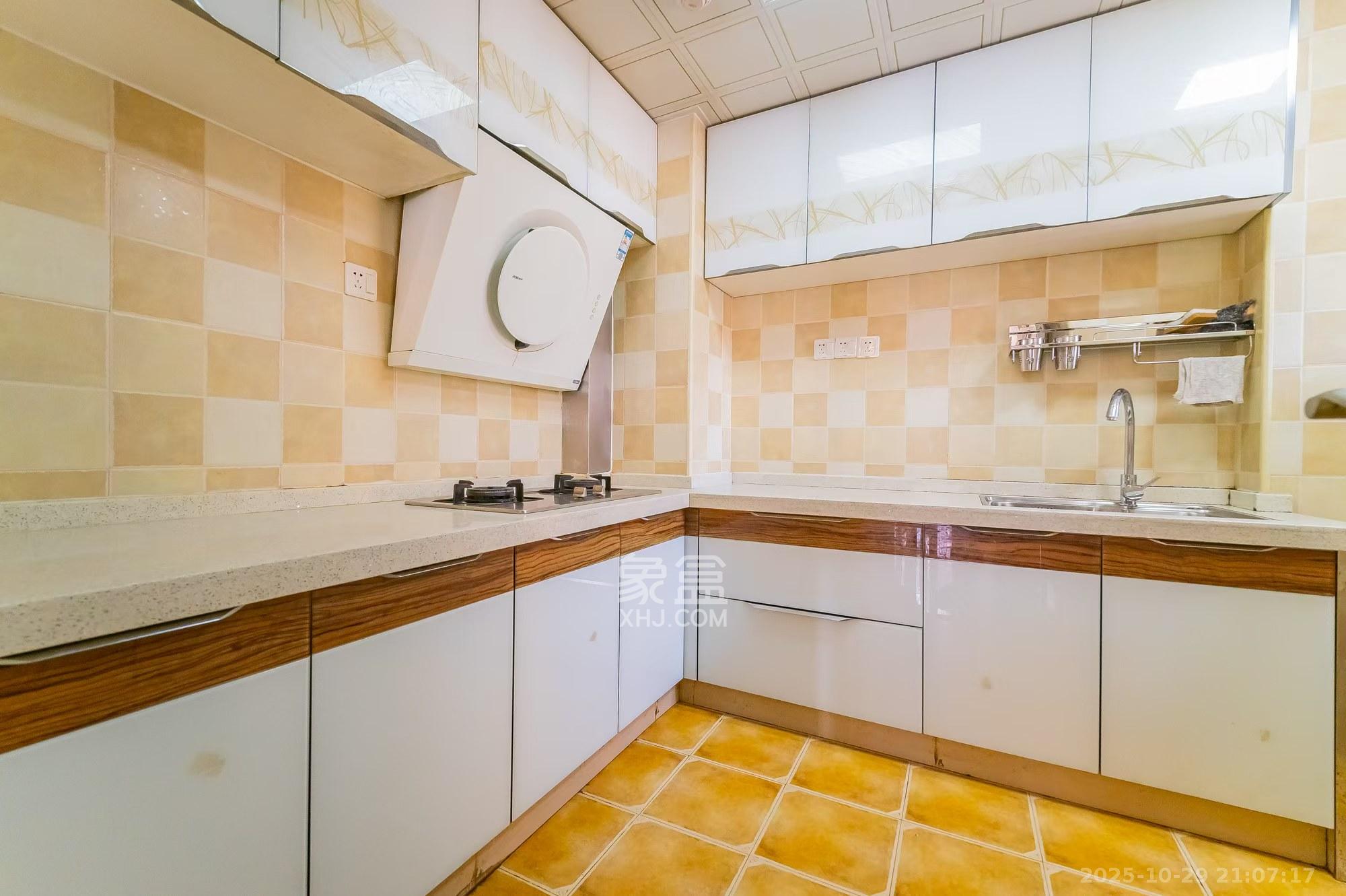 华润置地广场一期  3室2厅1卫    2300.0元/月 华润置地广场一期  3室2厅1卫    2300.0元/月室内图