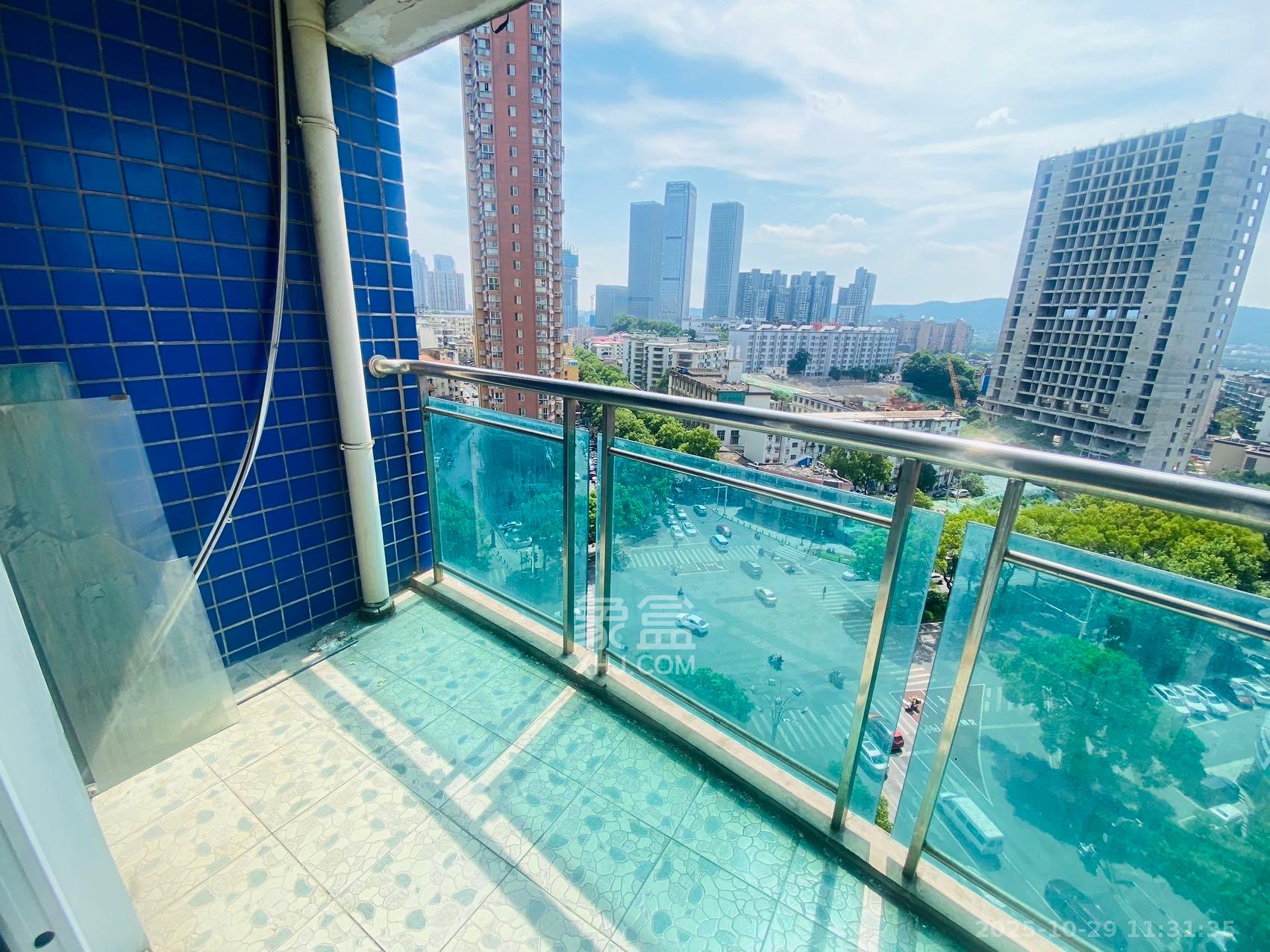 智邦家园  3室1厅1卫    3200.0元/月室内图