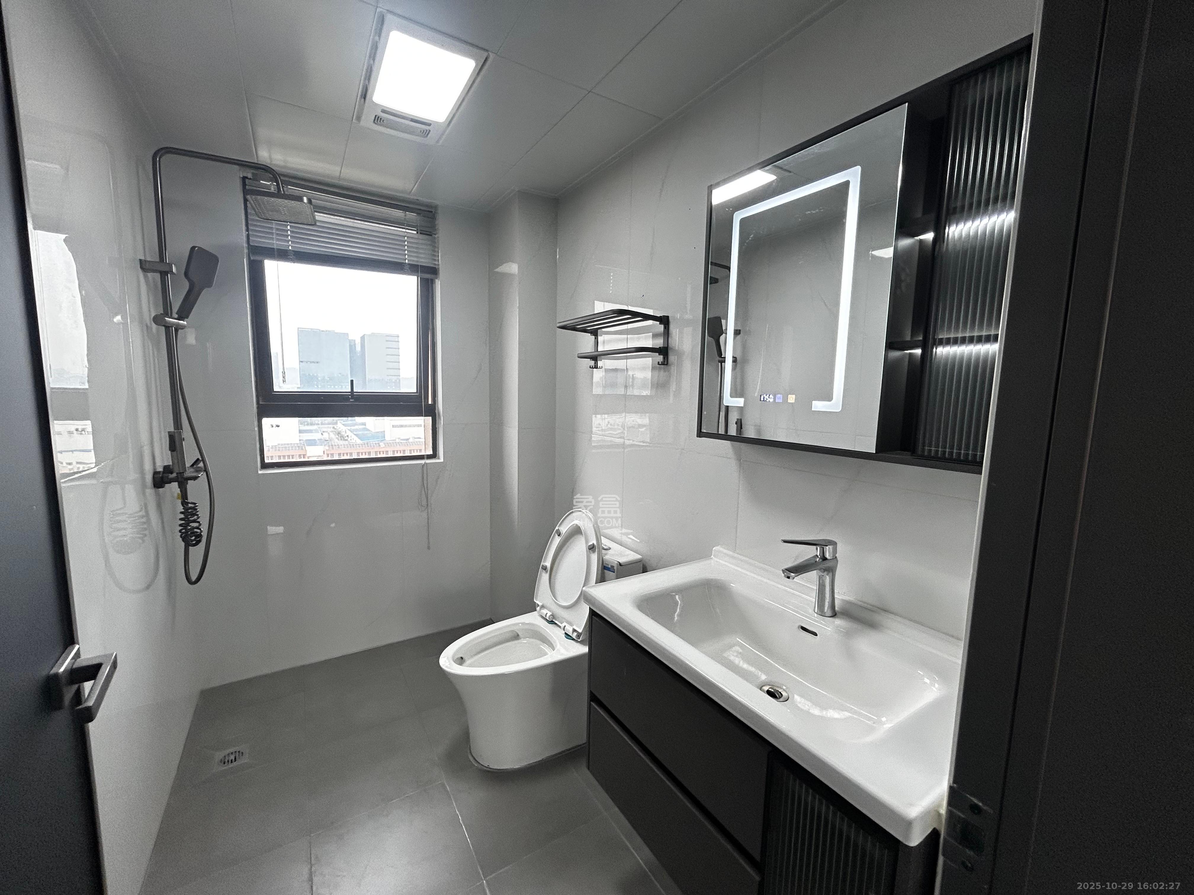 汉唐世家一期  3室2厅2卫    2600.0元/月 汉唐世家一期  3室2厅2卫    2600.0元/月室内图