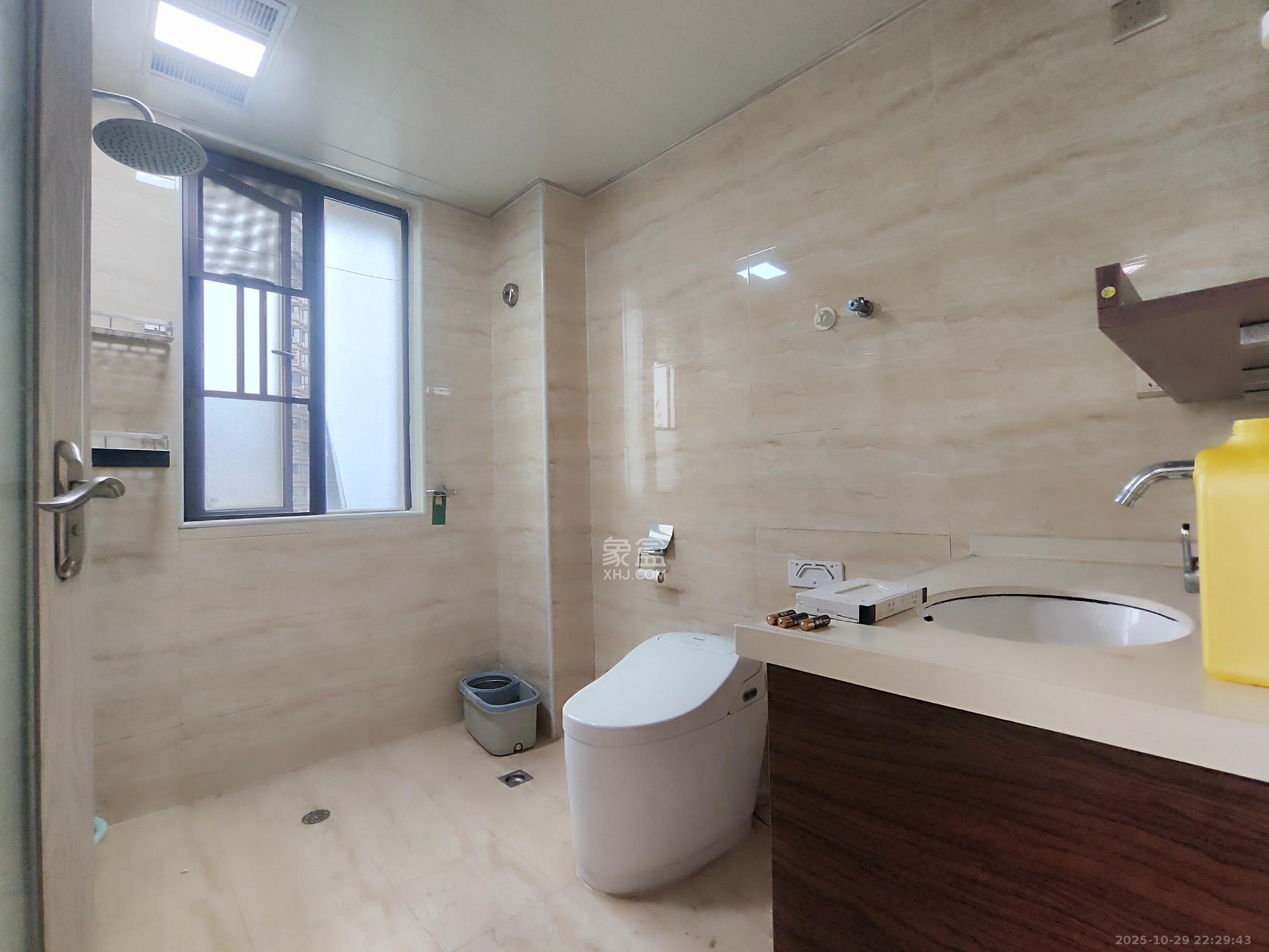 润和紫郡一期  5室2厅2卫    2500.0元/月 润和紫郡一期  5室2厅2卫    2500.0元/月室内图