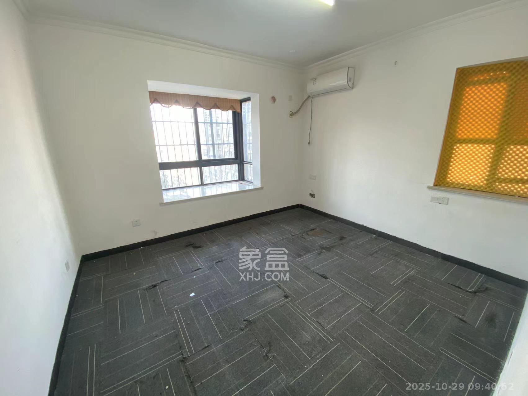 华城广场 3室2厅1卫 2950.0元/月 华城广场 3室2厅1卫 2950.0元/月室内图