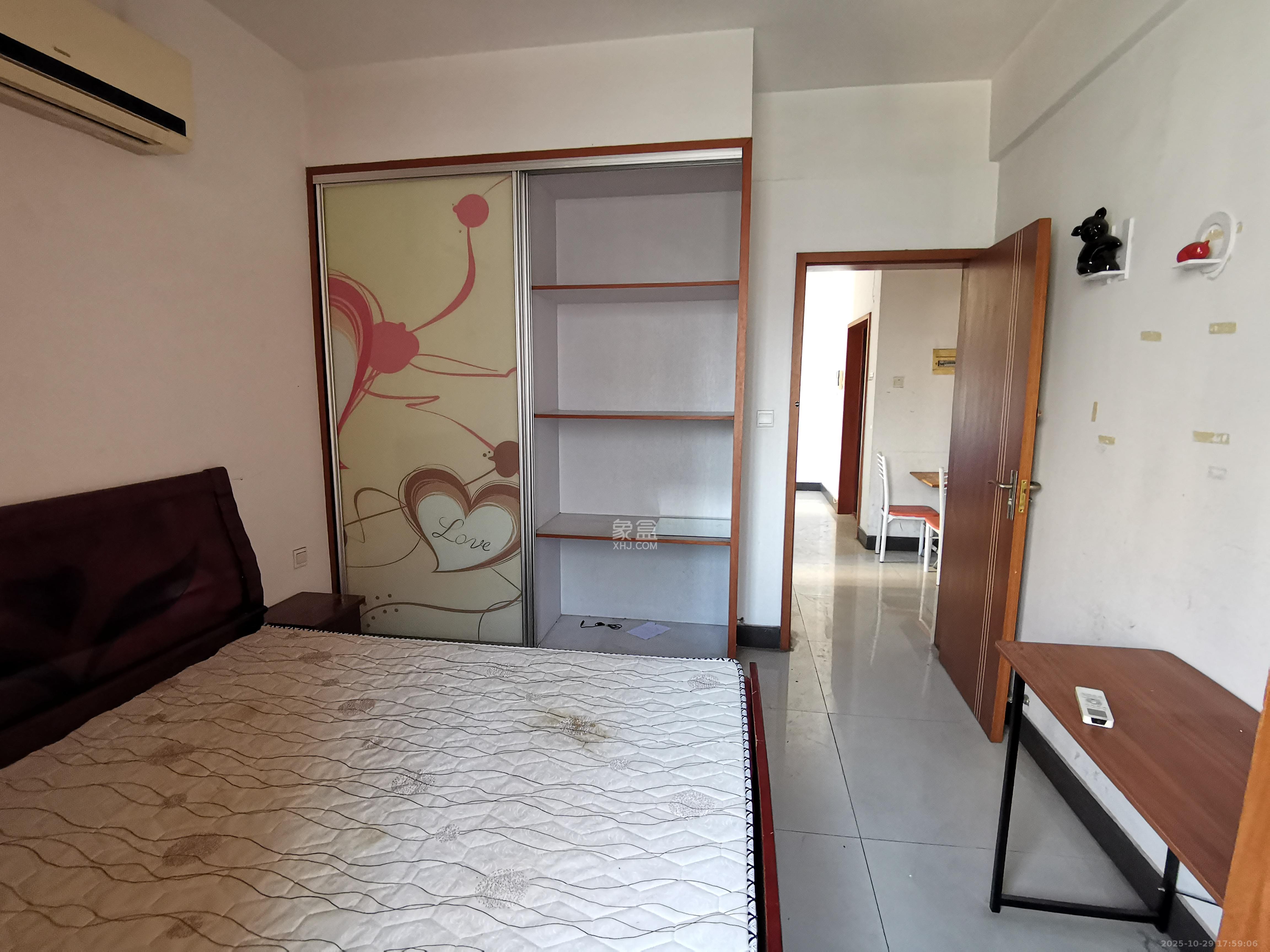 上河国际B座  1室2厅1卫    1500.0元/月 上河国际B座  1室2厅1卫    1500.0元/月室内图