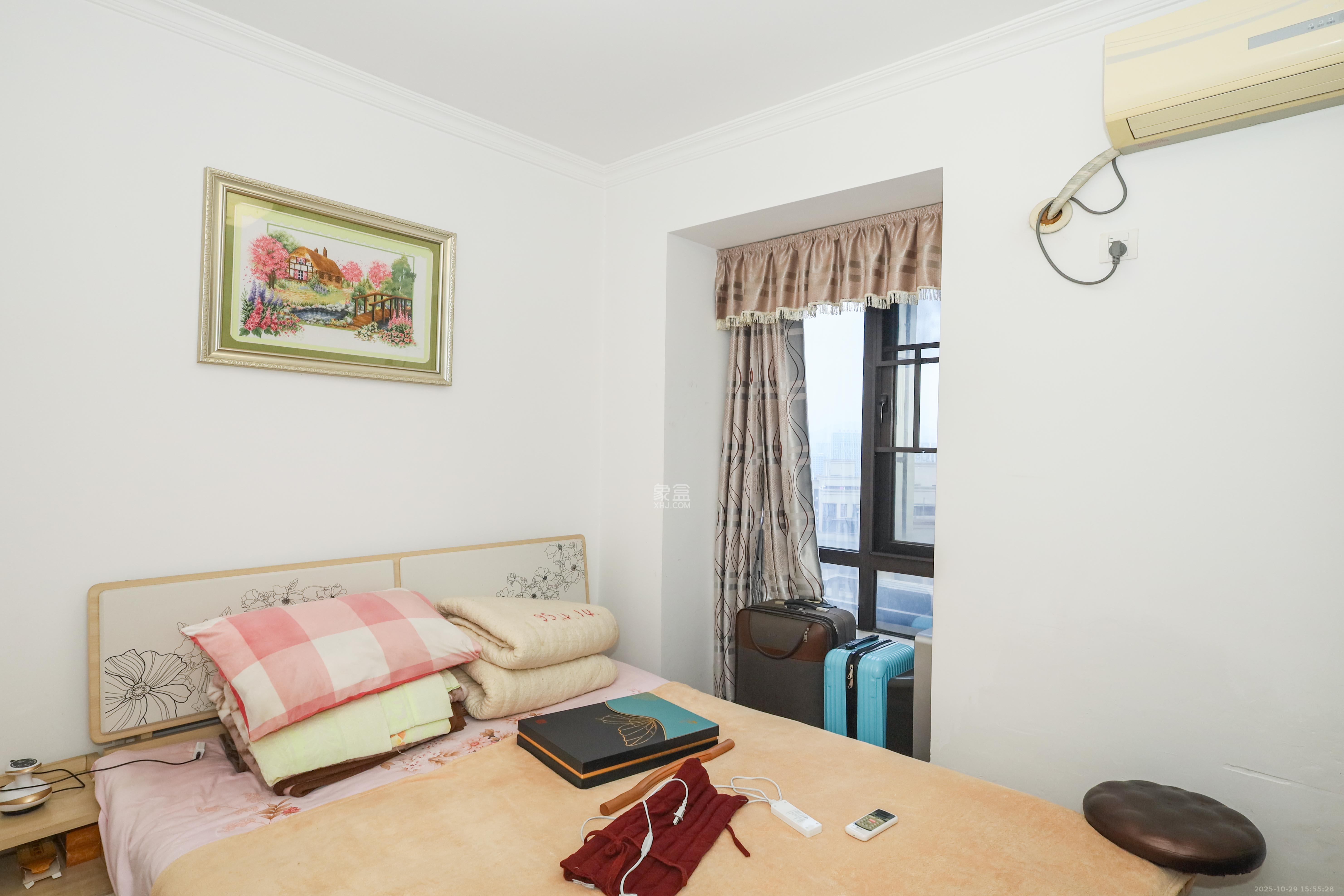 保利麓谷林语E区  4室2厅2卫    121.0万 保利麓谷林语E区  4室2厅2卫    121.0万卧室