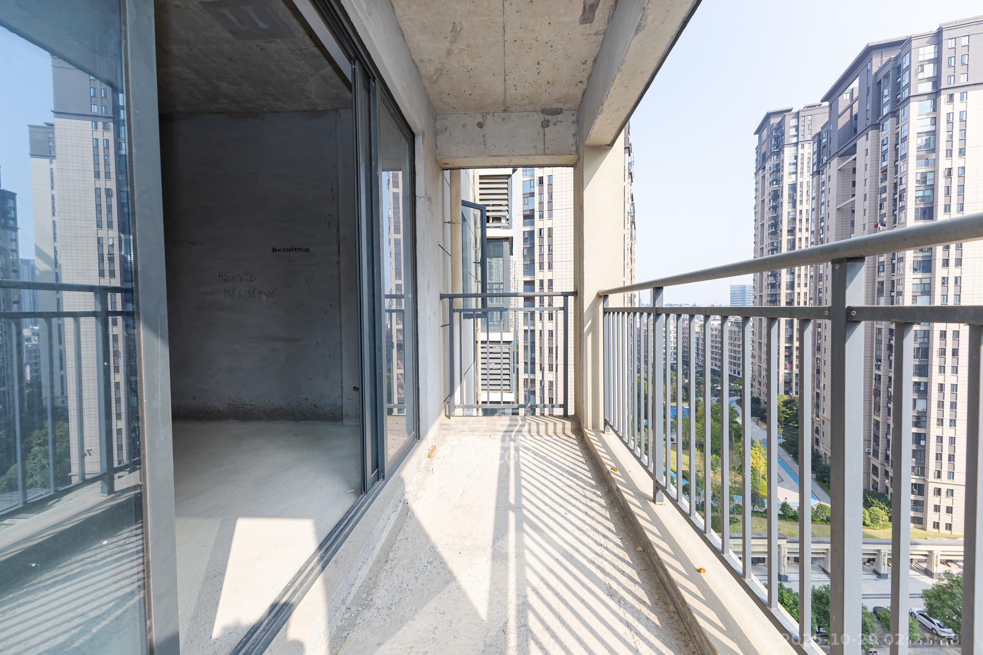 崇文名邸（学林西岸二期）  4室2厅2卫    110.0万阳台