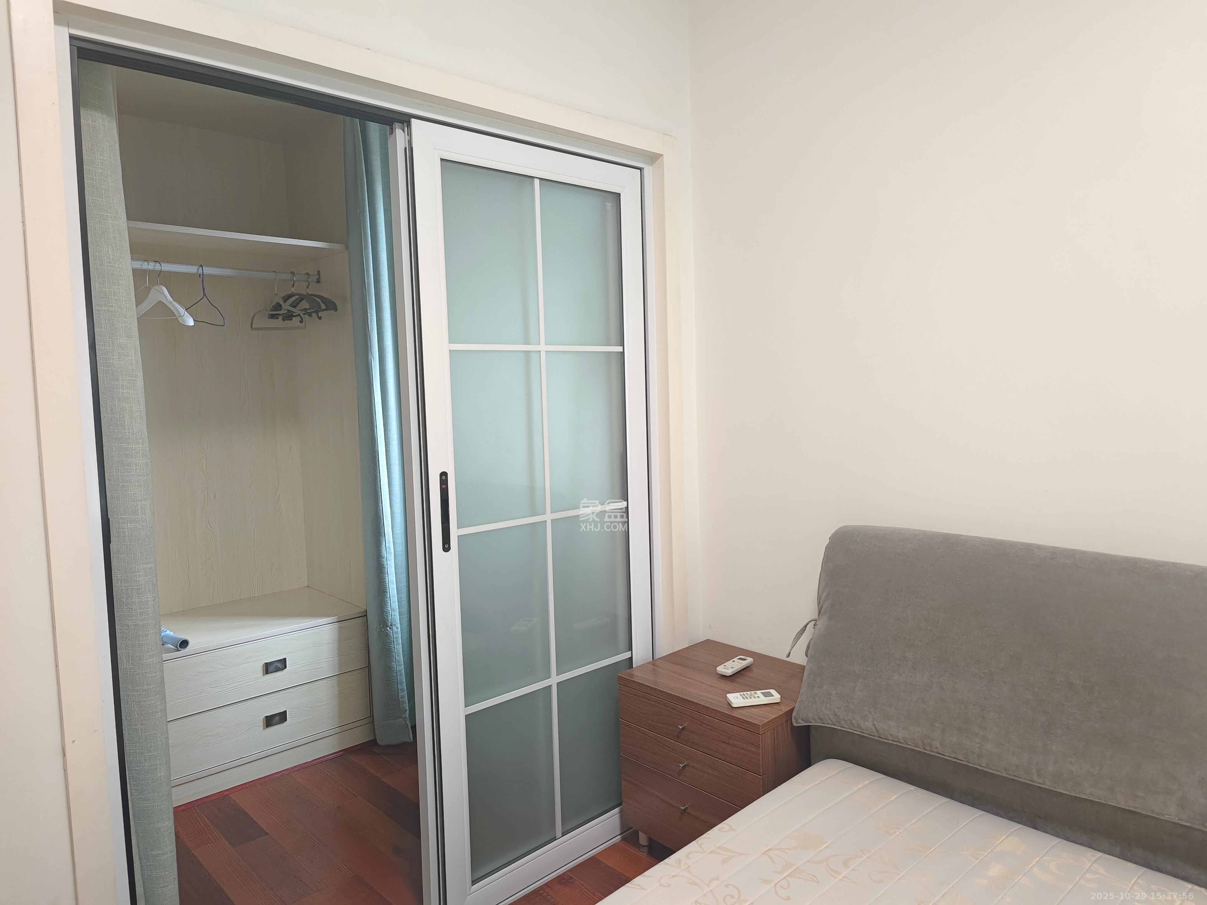 滨江一号(丰泰花园)  2室2厅1卫    2300.0元/月 滨江一号(丰泰花园)  2室2厅1卫    2300.0元/月室内图