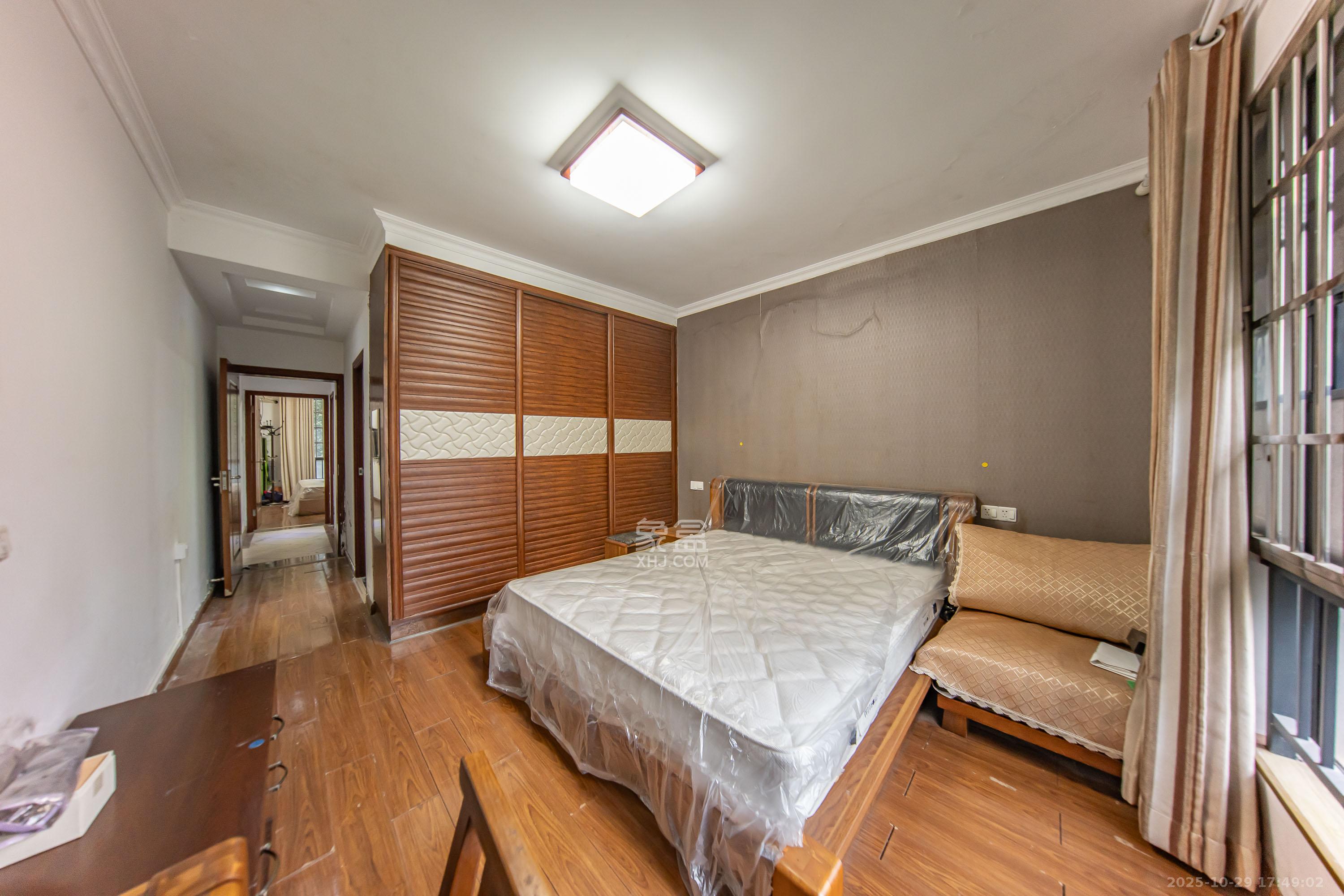 中建麓山和苑  3室2厅2卫    75.0万卧室