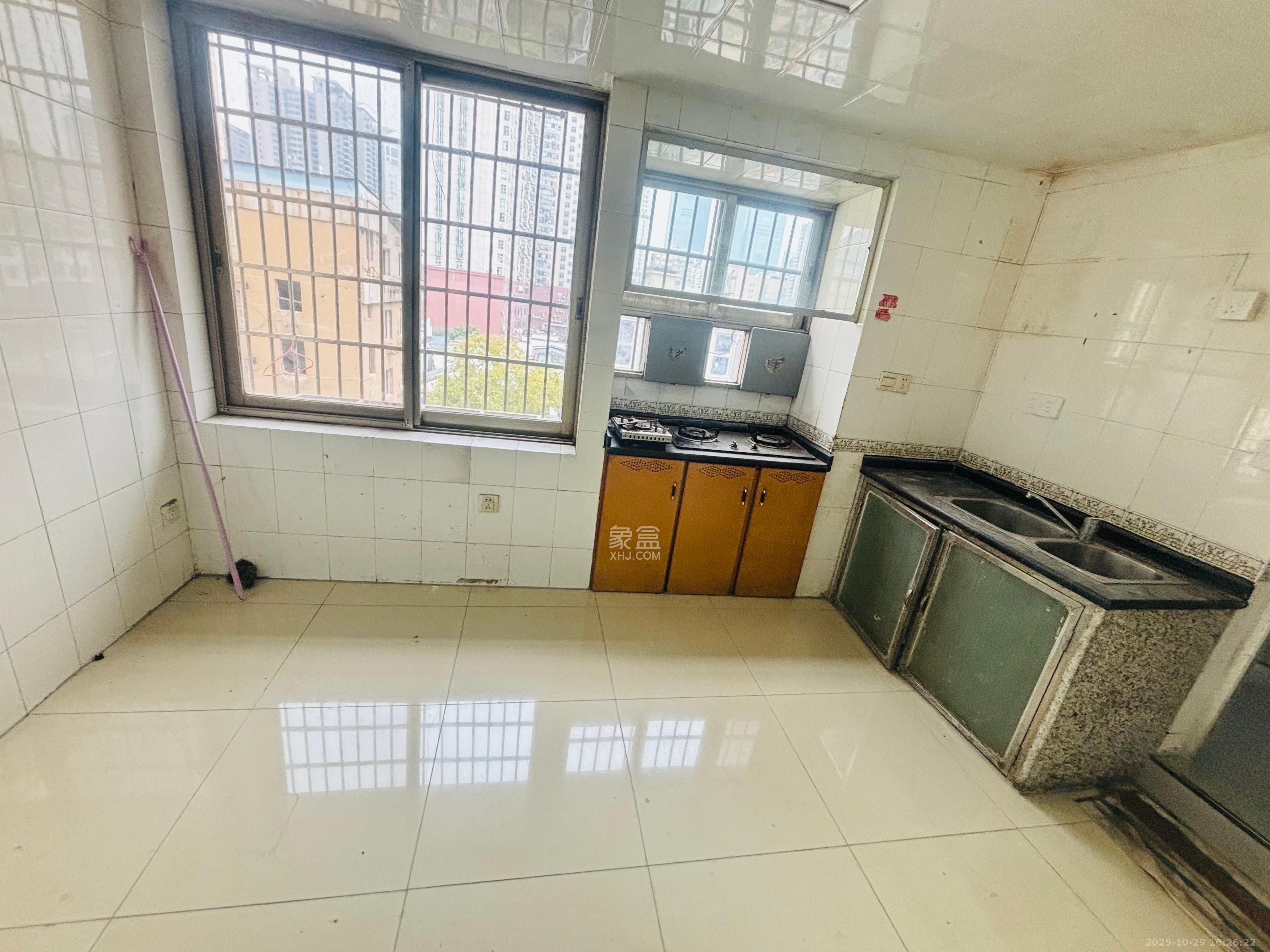 大众公寓(人人家宿舍) 1室0厅0卫 1600.0元/月 大众公寓(人人家宿舍) 1室0厅0卫 1600.0元/月室内图