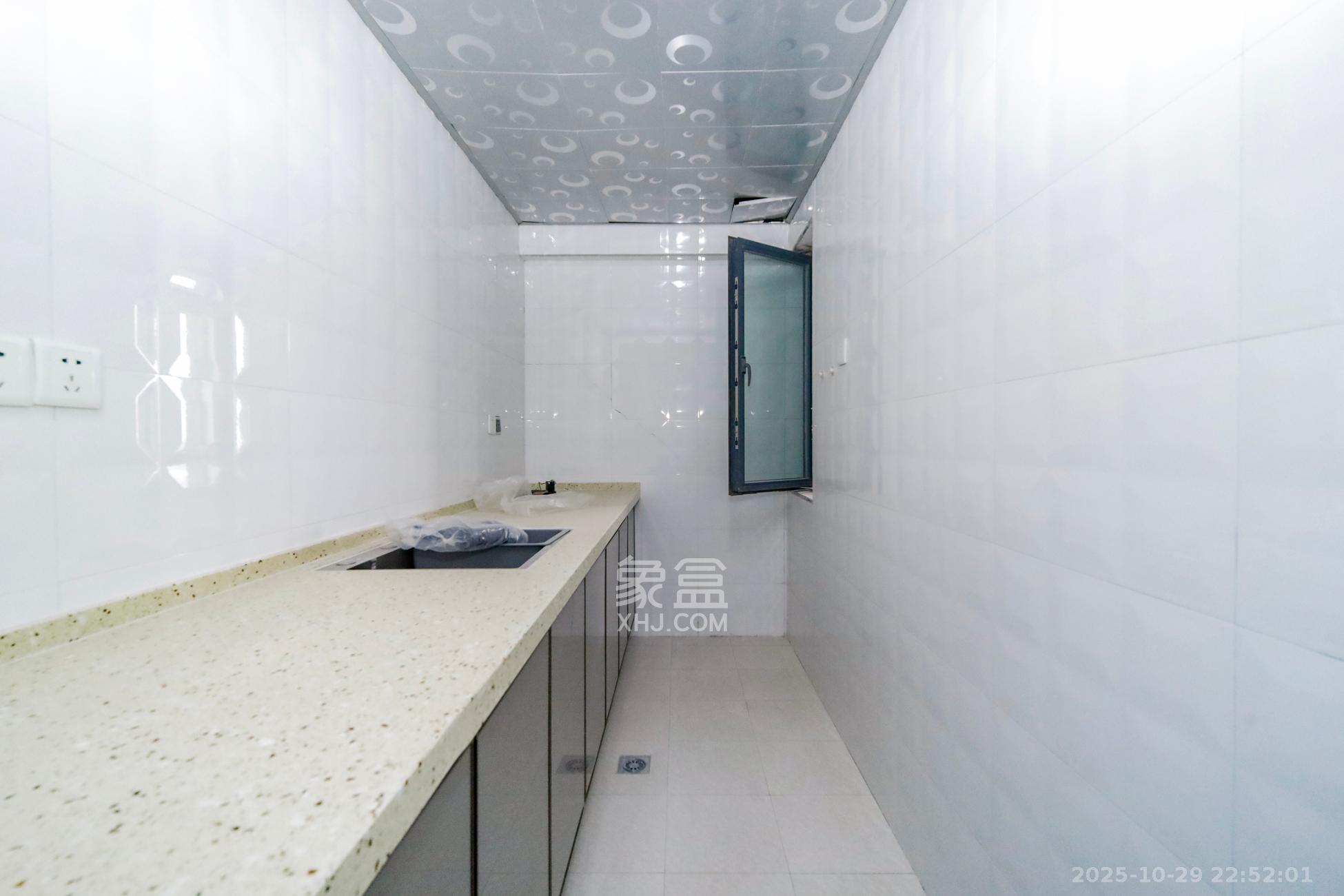 亚商国际  2室1厅1卫    43.0万厨房