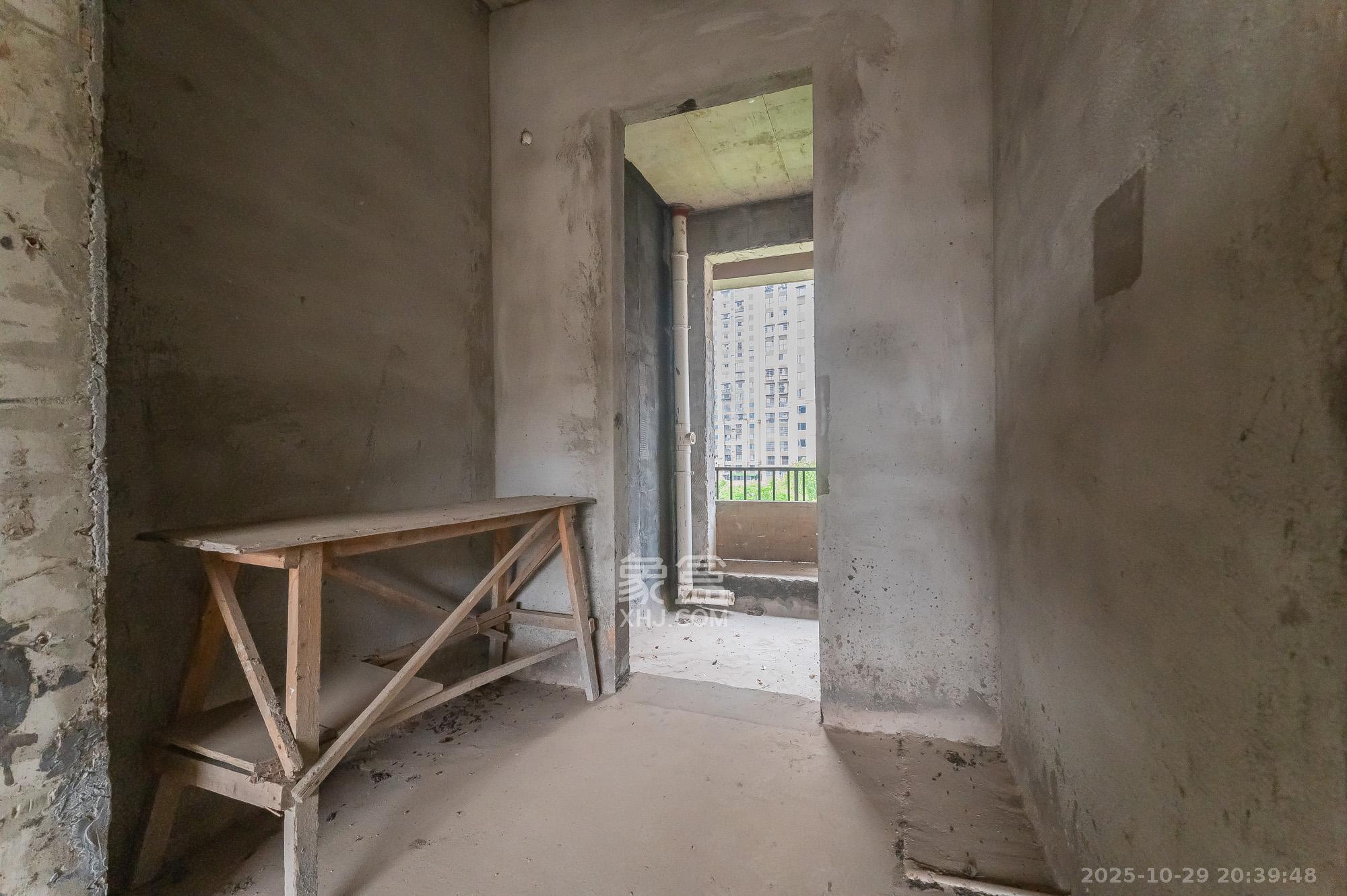 星湖湾二期洋房  5室2厅3卫    199.0万其他