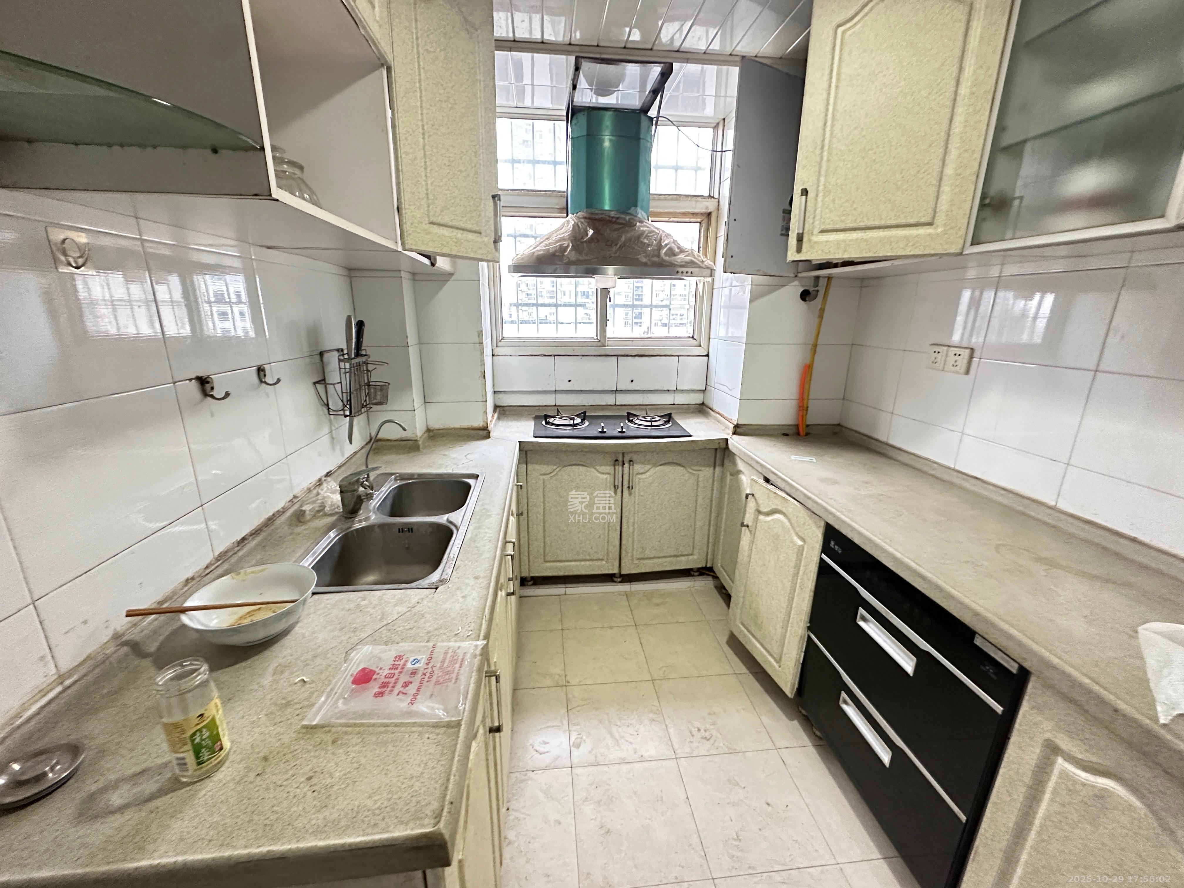 湖南石油化学工业局小区(侯家塘化工厅)  3室2厅1卫    2500.0元/月 湖南石油化学工业局小区(侯家塘化工厅)  3室2厅1卫    2500.0元/月室内图