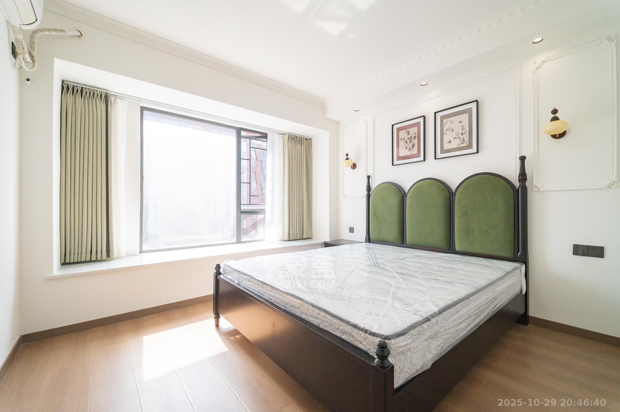 华润凤凰城二期  3室2厅2卫    80.8万卧室