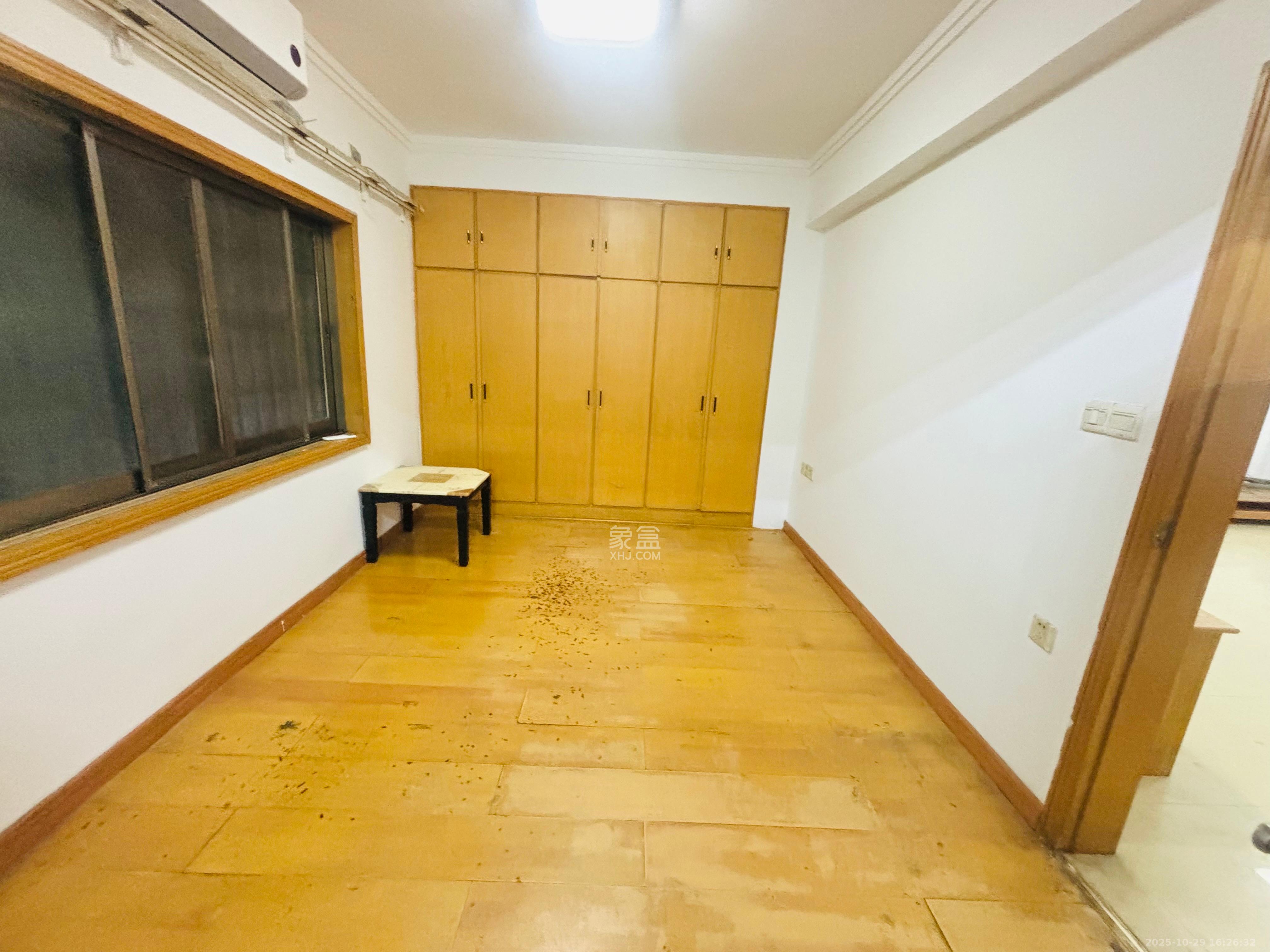 大众公寓(人人家宿舍) 1室0厅0卫 1600.0元/月 大众公寓(人人家宿舍) 1室0厅0卫 1600.0元/月室内图