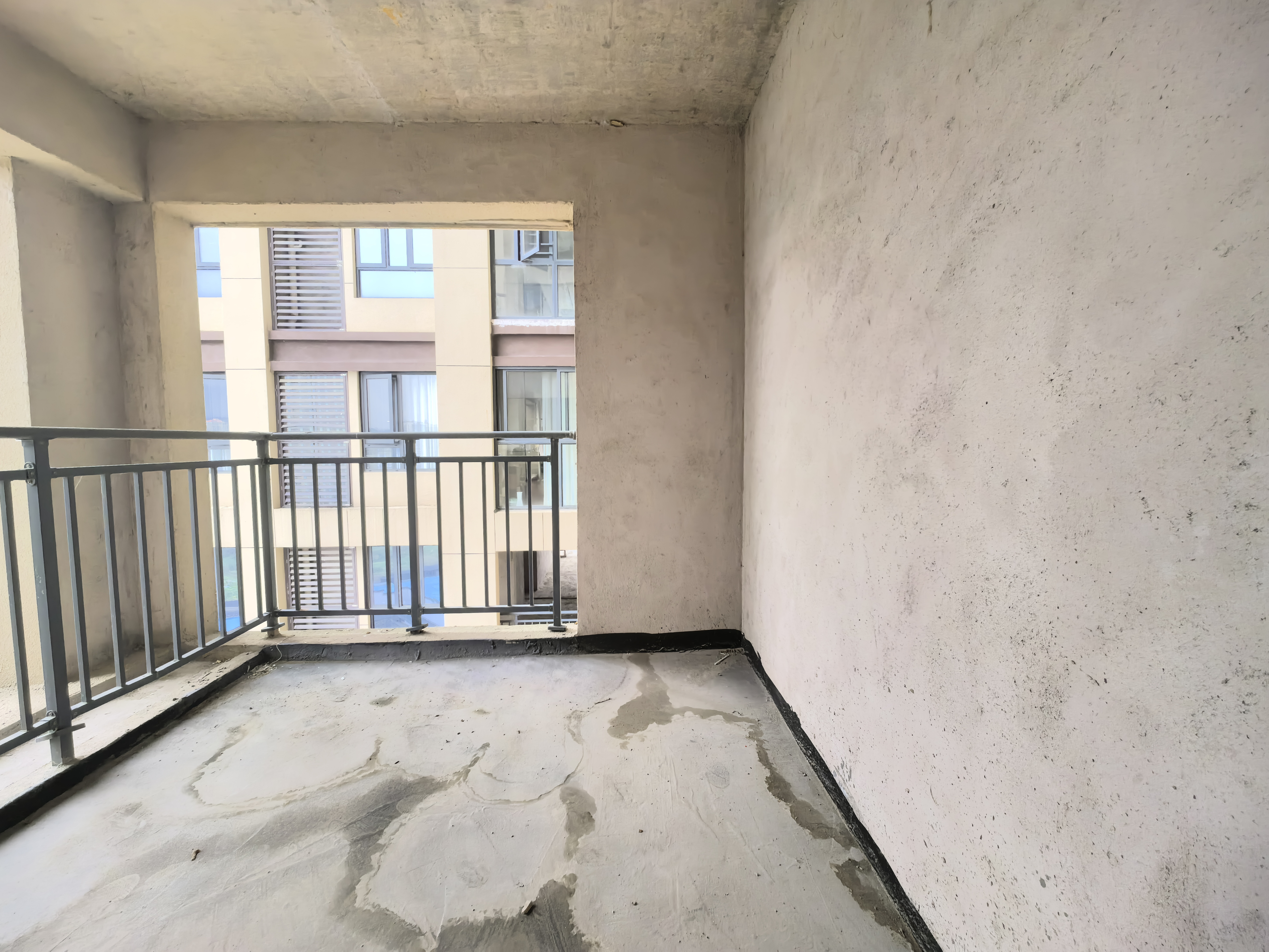 昊天珑璟湾  3室2厅1卫    55.0万客厅