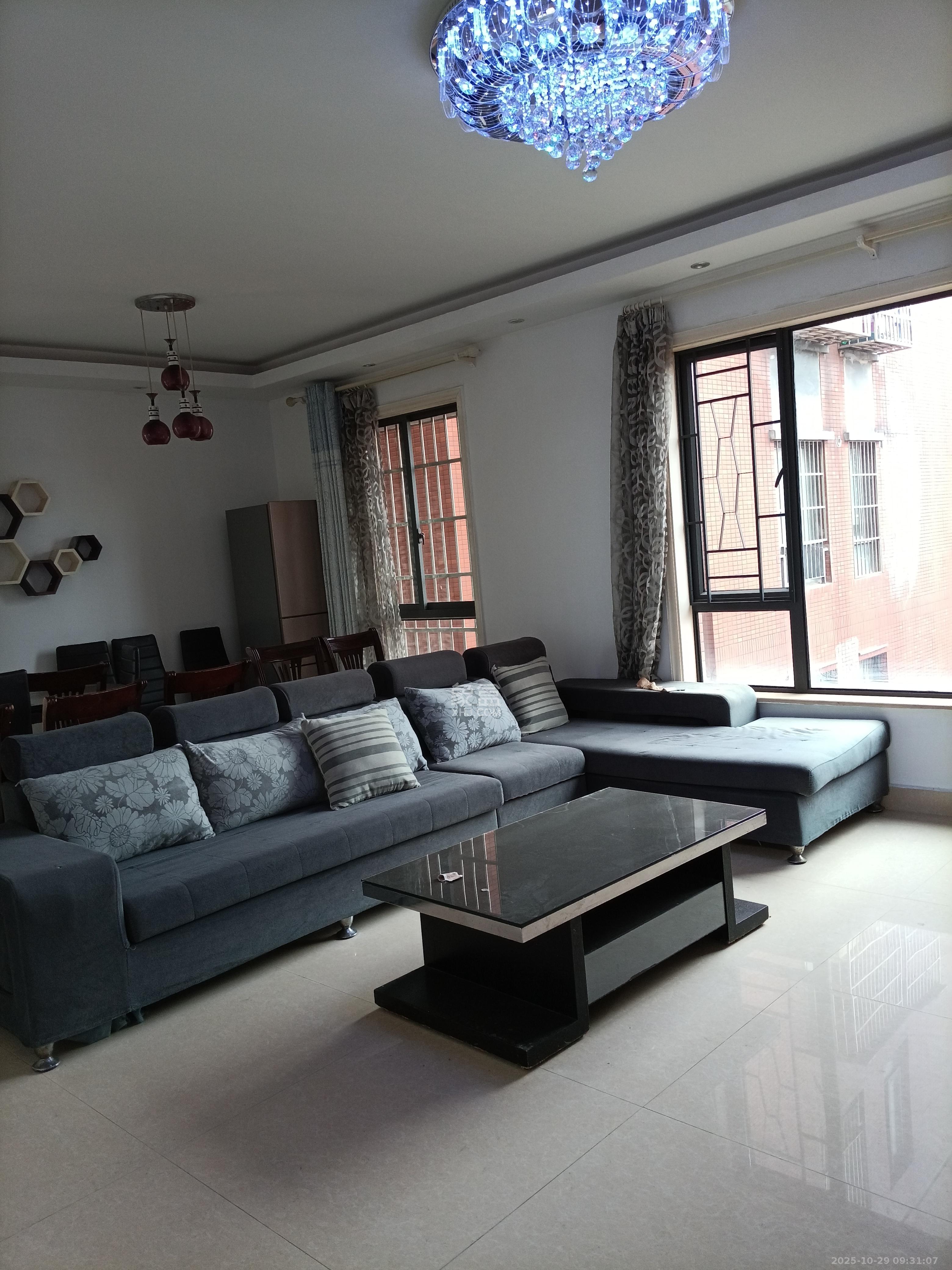 华润凤凰城二期  3室2厅1卫    1700.0元/月 华润凤凰城二期  3室2厅1卫    1700.0元/月室内图