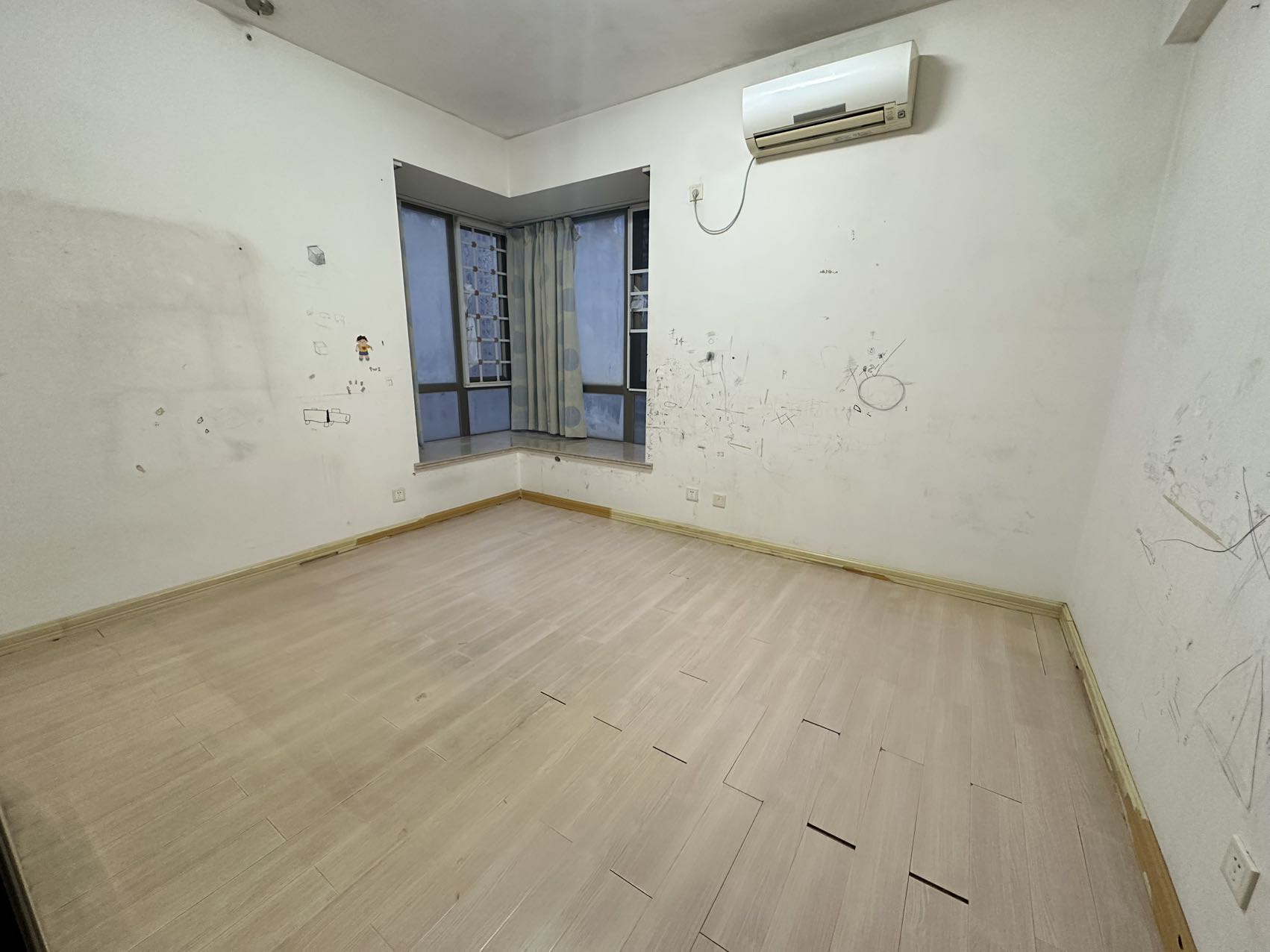 海岸壹号  1室0厅0卫    205.0万客厅