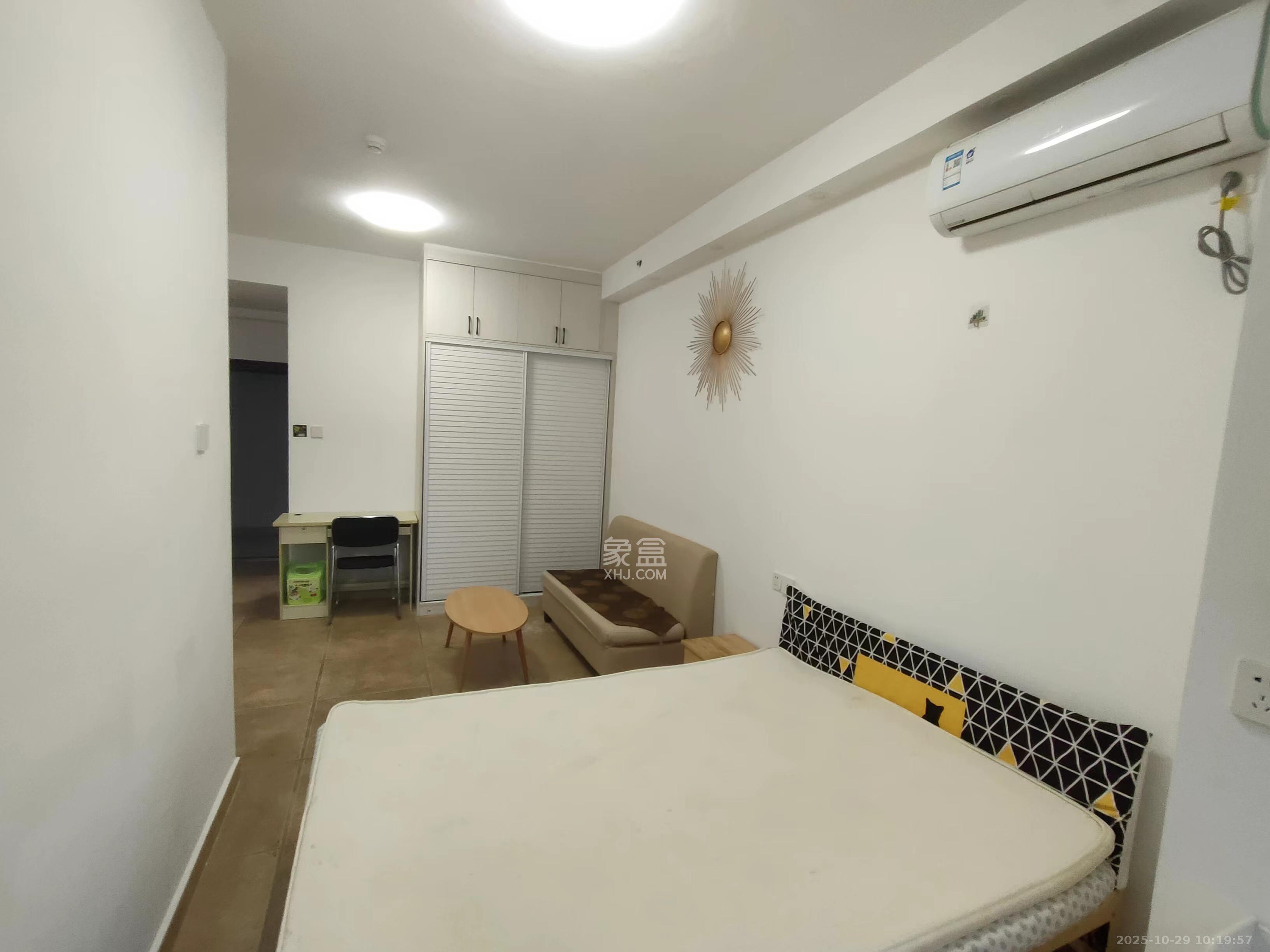 第六都（陆都小区）  1室1厅1卫    1700.0元/月室内图