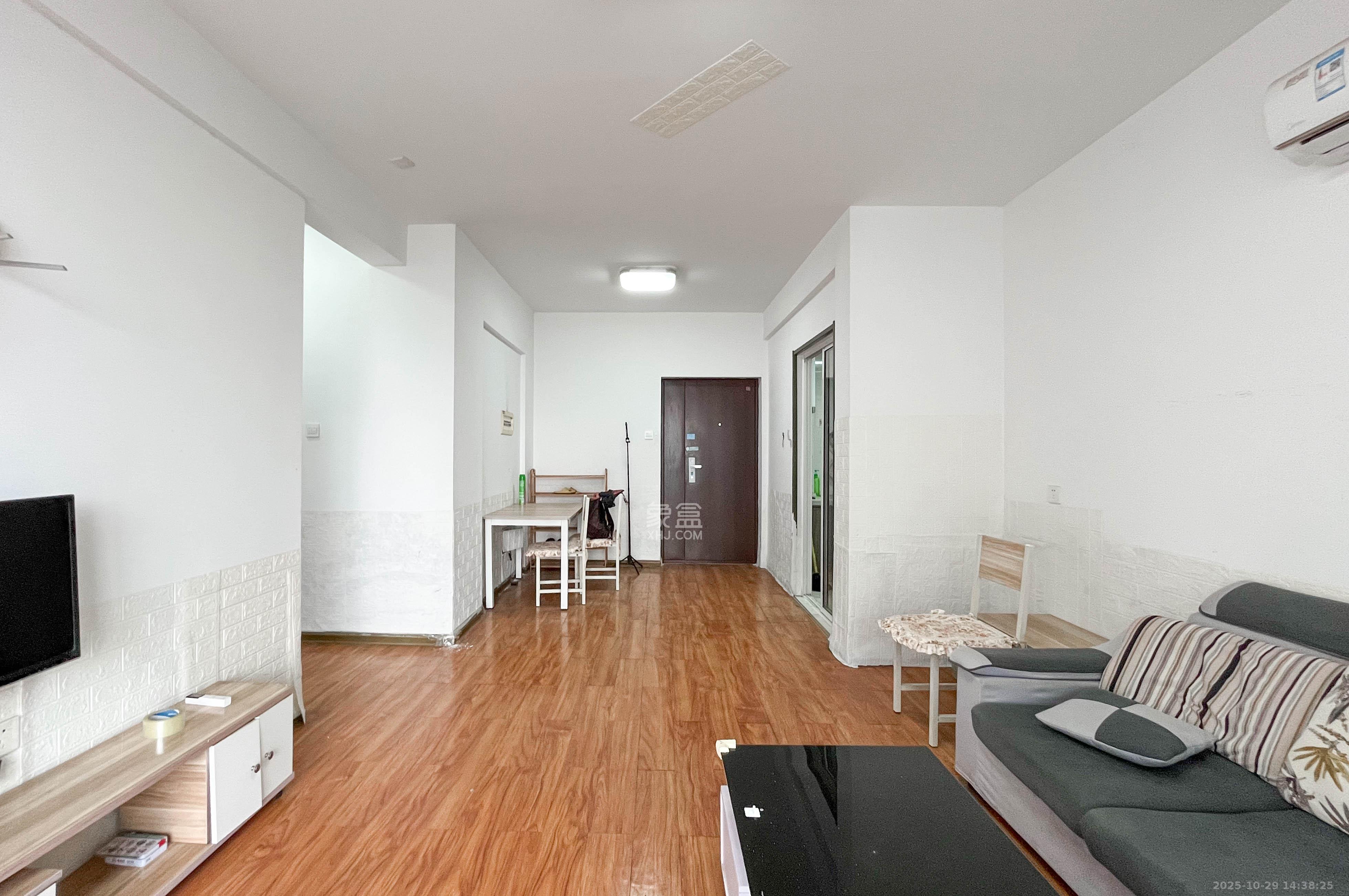 望兴景园二期(望兴西西里)  2室2厅1卫    68.0万 望兴景园二期(望兴西西里)  2室2厅1卫    68.0万客厅