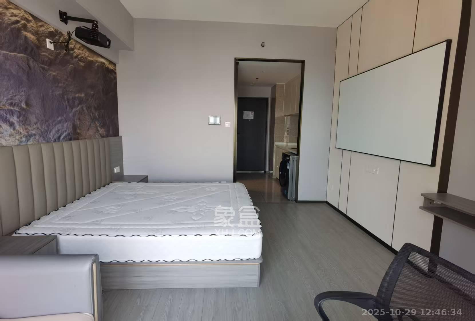 华润置地中心  1室0厅0卫    2100.0元/月 华润置地中心  1室0厅0卫    2100.0元/月