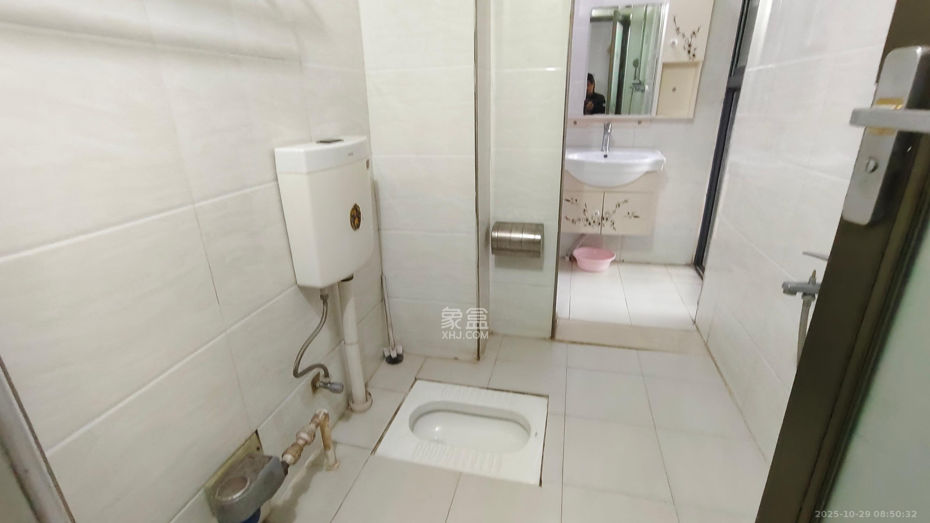 极目楚天  2室2厅1卫    1700.0元/月 极目楚天  2室2厅1卫    1700.0元/月室内图