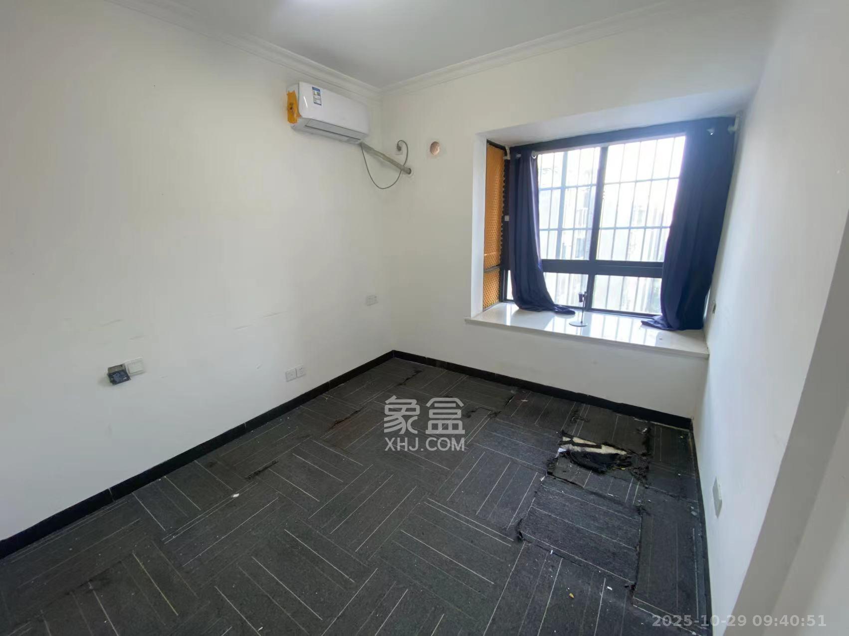 华城广场  3室2厅1卫    2950.0元/月