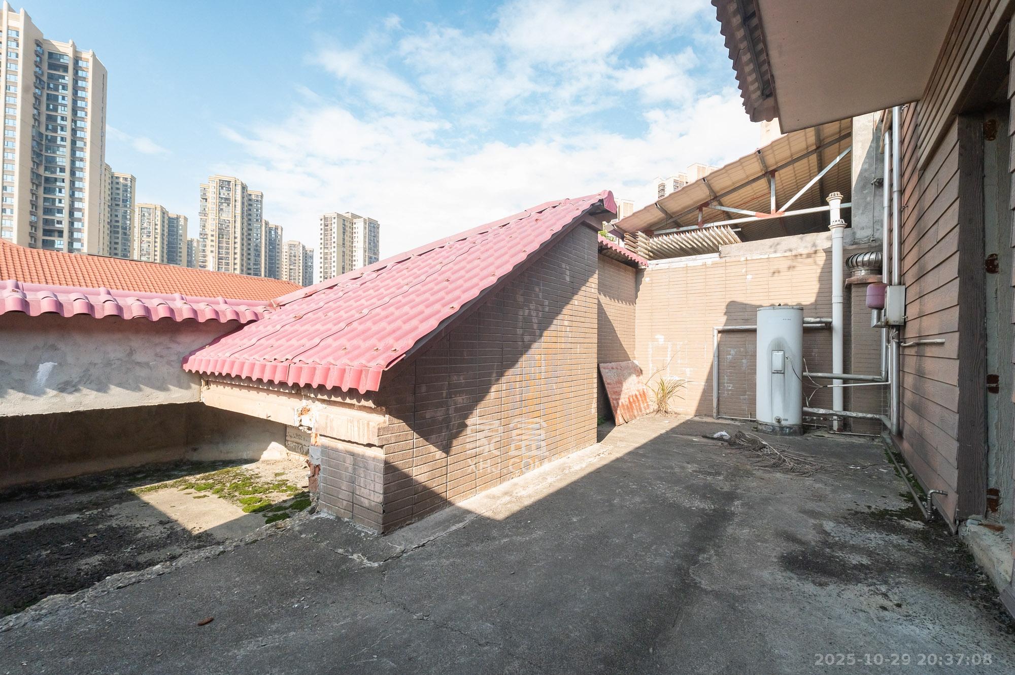 深业睿城  5室3厅4卫    520.0万 深业睿城  5室3厅4卫    520.0万其他