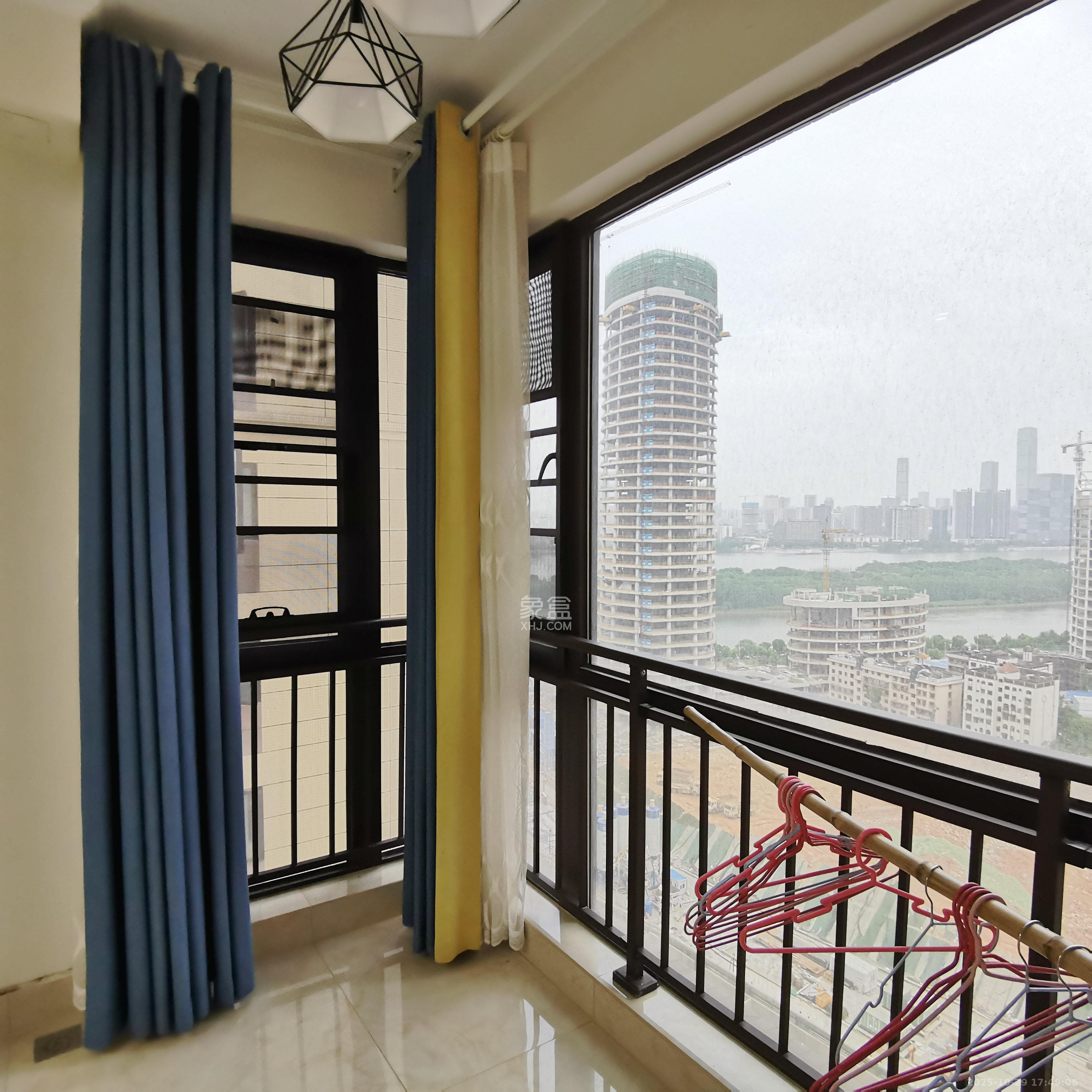 保利西海岸B区  3室2厅1卫    3500.0元/月 保利西海岸B区  3室2厅1卫    3500.0元/月室内图