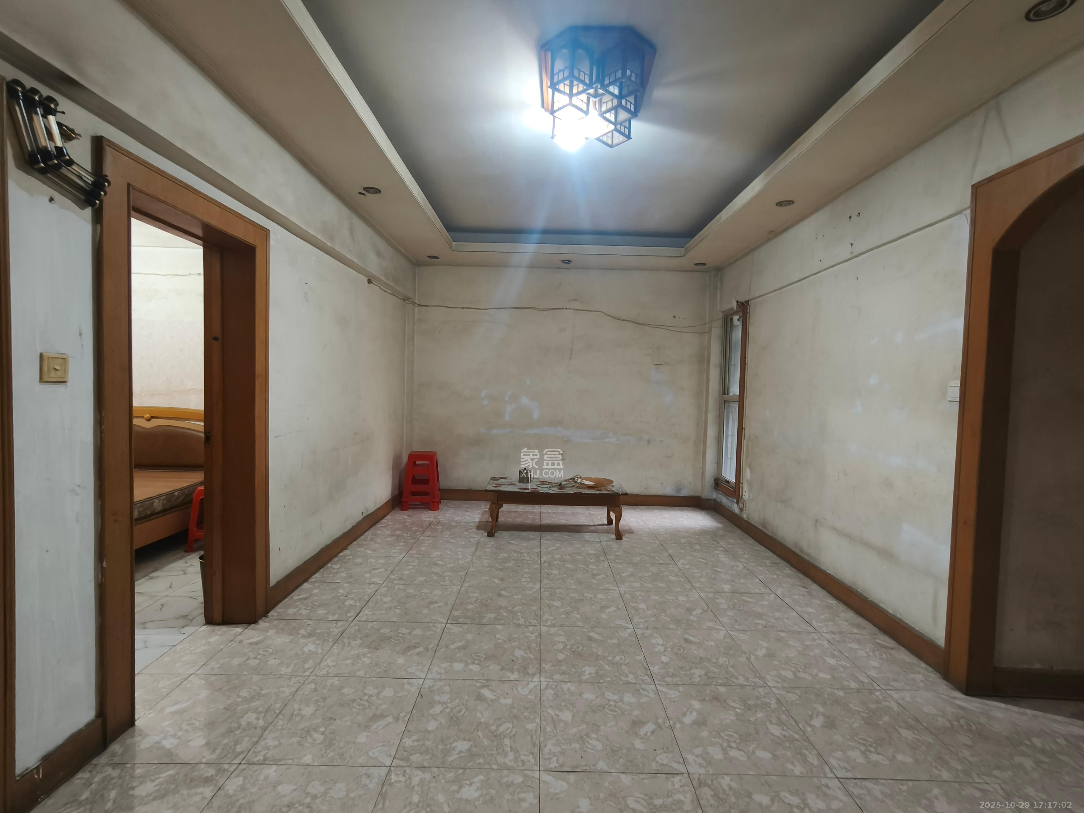 通泰街商居楼  3室2厅1卫    2000.0元/月室内图