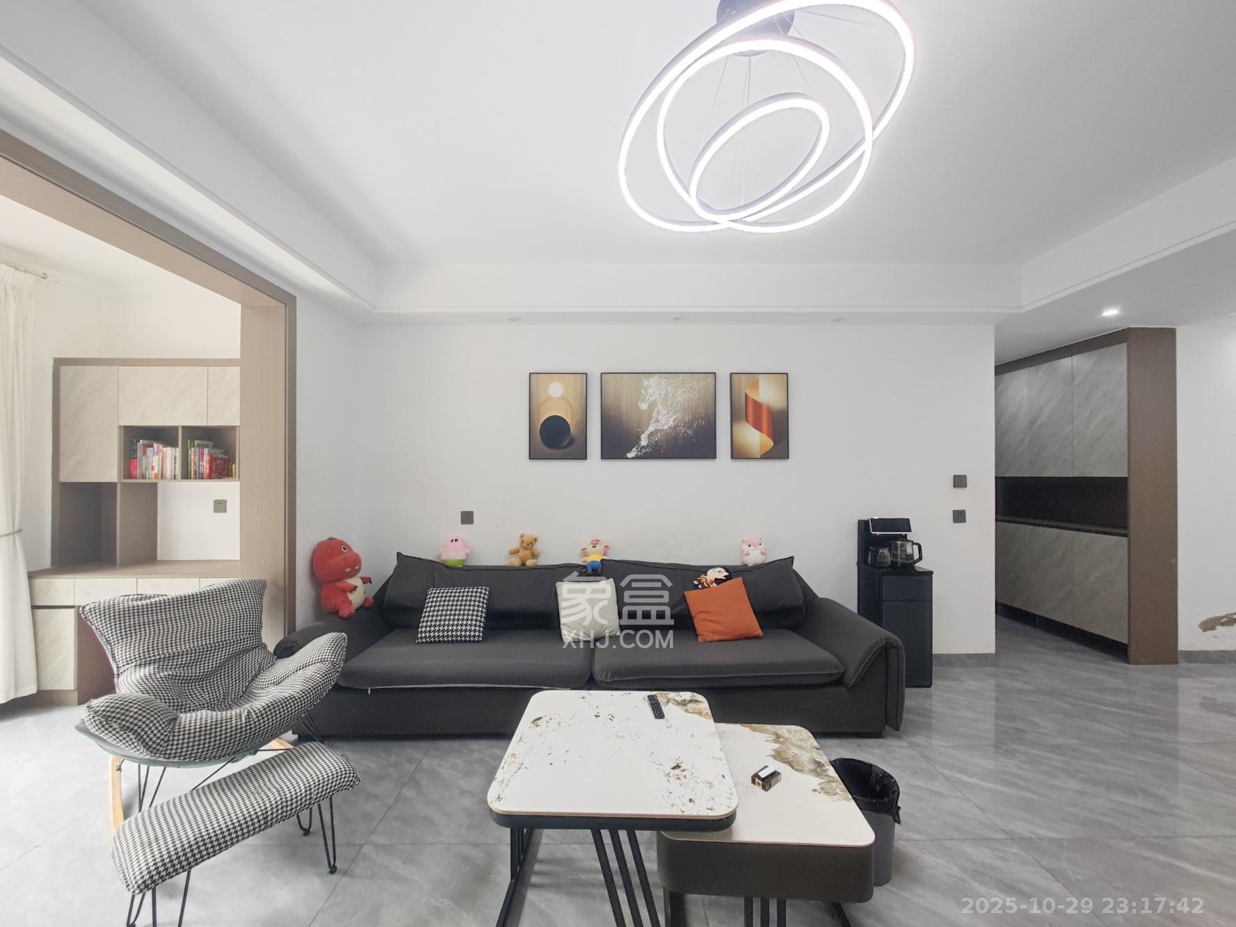 五矿万境蓝山 3室2厅2卫 108.0万 五矿万境蓝山 3室2厅2卫 108.0万客厅