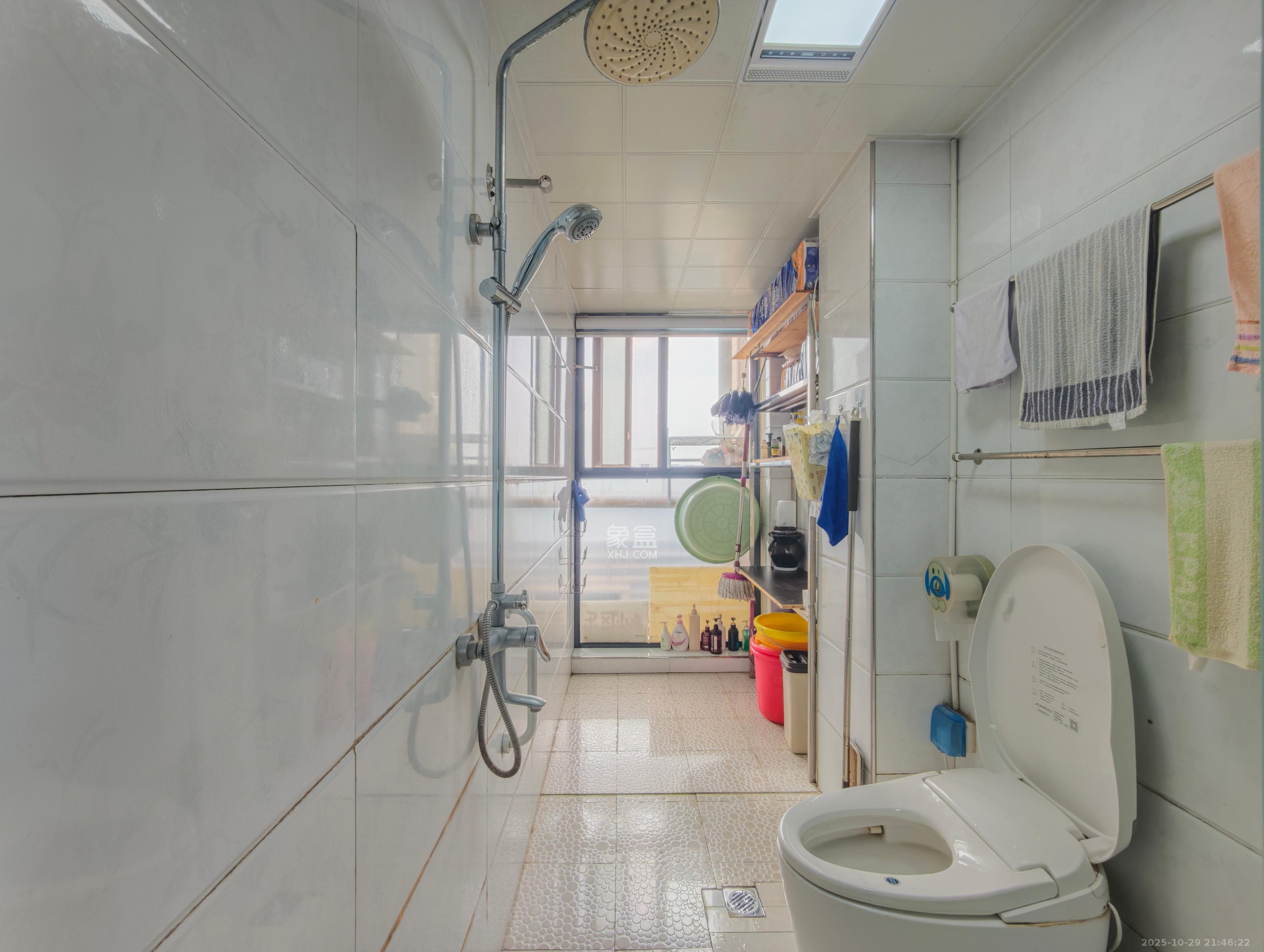 华悦城 1室2厅1卫 92.8万 华悦城 1室2厅1卫 92.8万卫生间