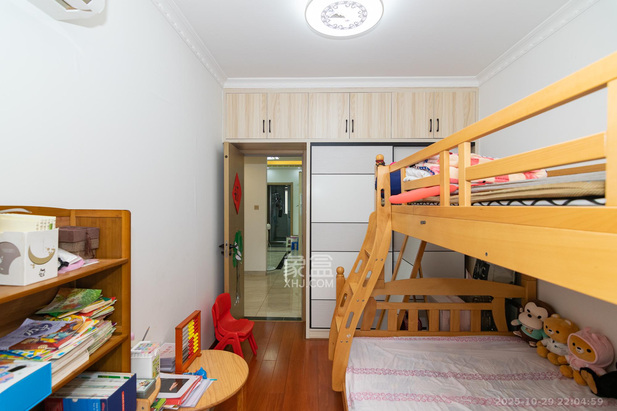 澳海澜庭 3室2厅1卫 85.0万 澳海澜庭 3室2厅1卫 85.0万卧室