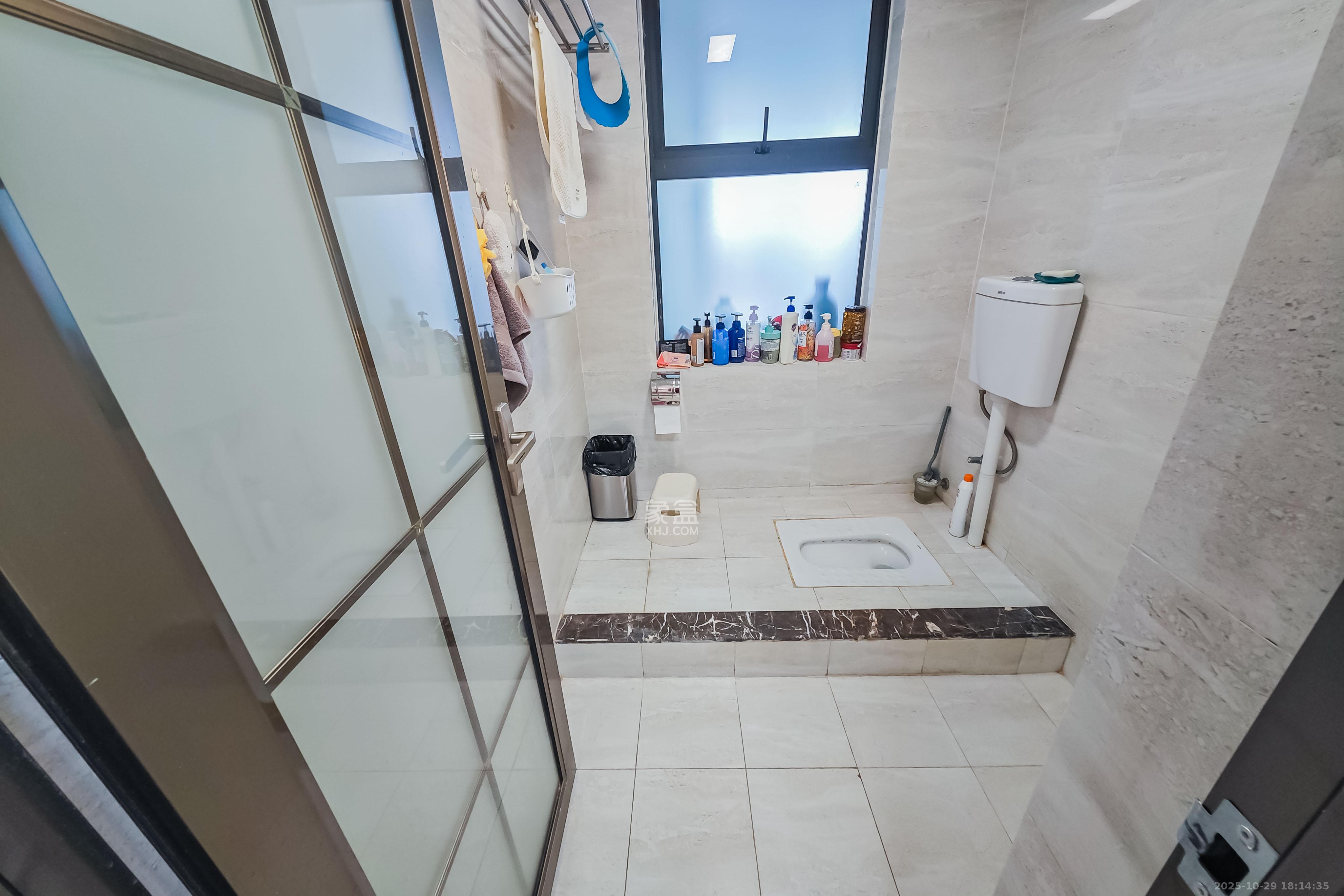 京武浪琴山一、二期  4室2厅2卫    368.0万卫生间