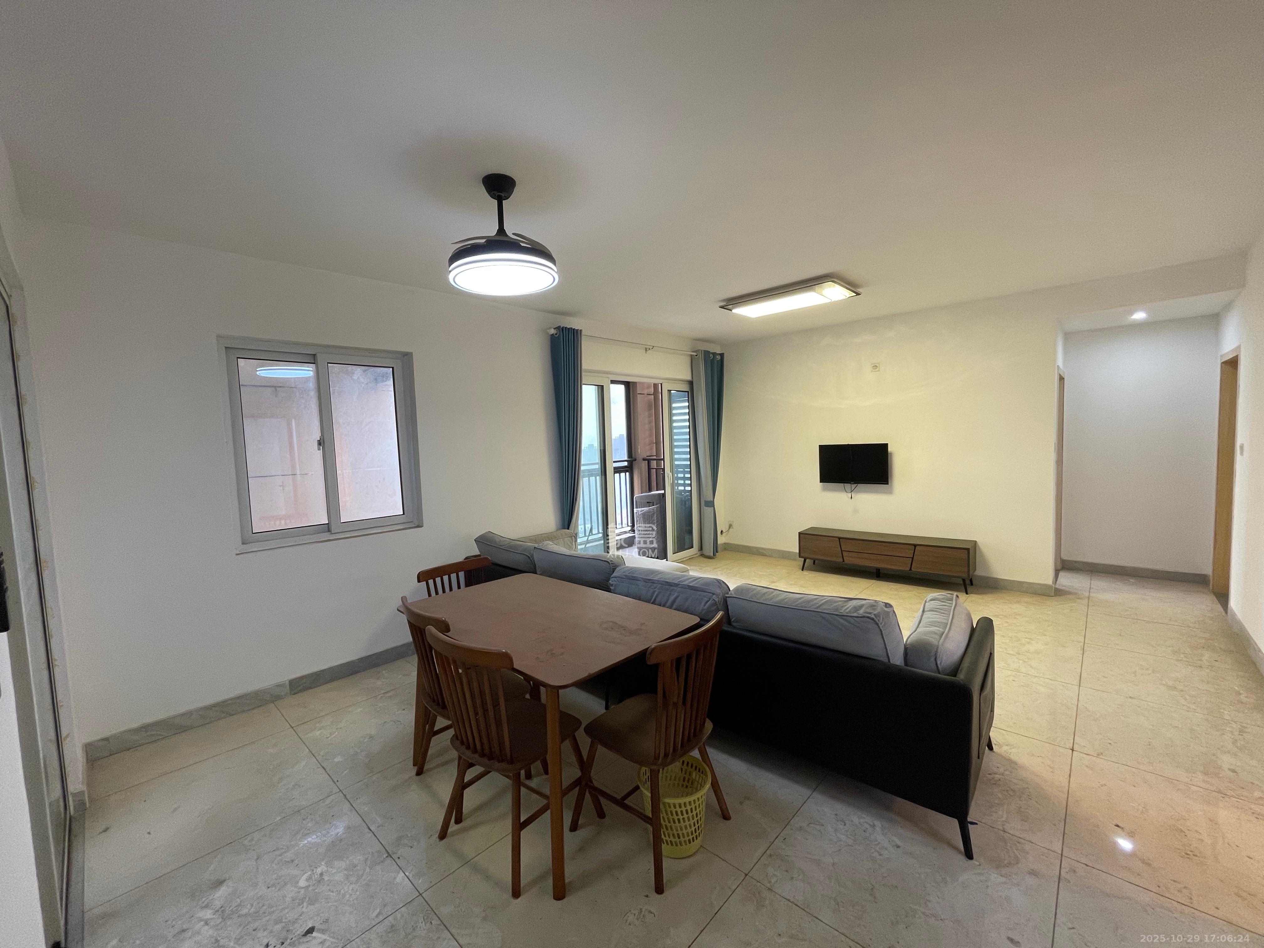 金科世界城  3室2厅2卫    2200.0元/月