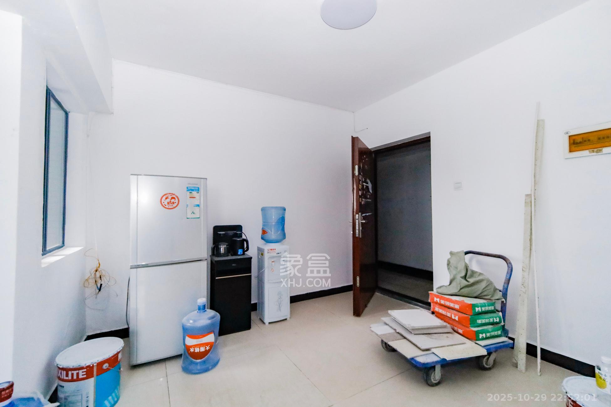 亚商国际  2室1厅1卫    43.0万客厅