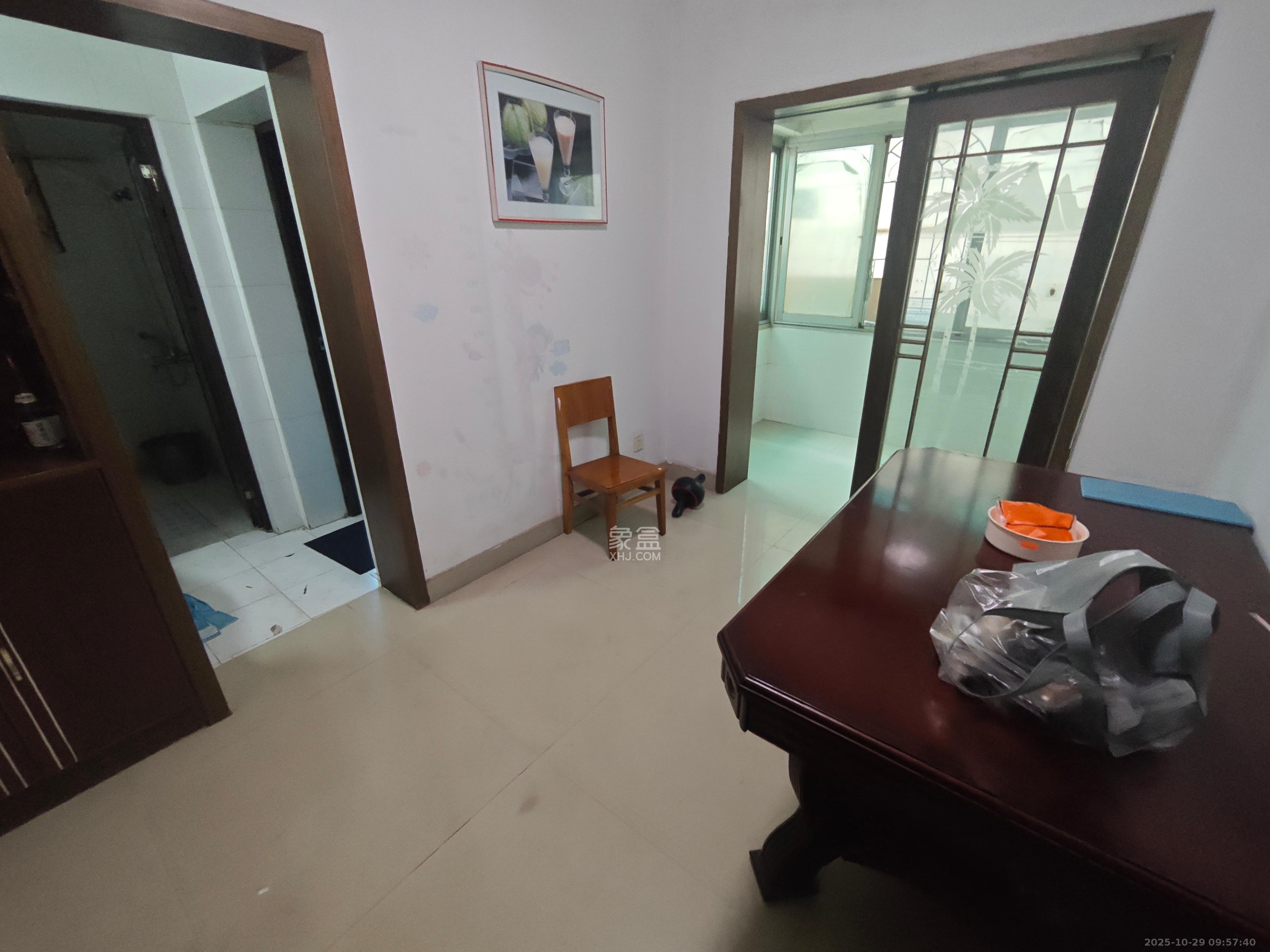 恒达花园  1室2厅3卫    1800.0元/月 恒达花园  1室2厅3卫    1800.0元/月室内图