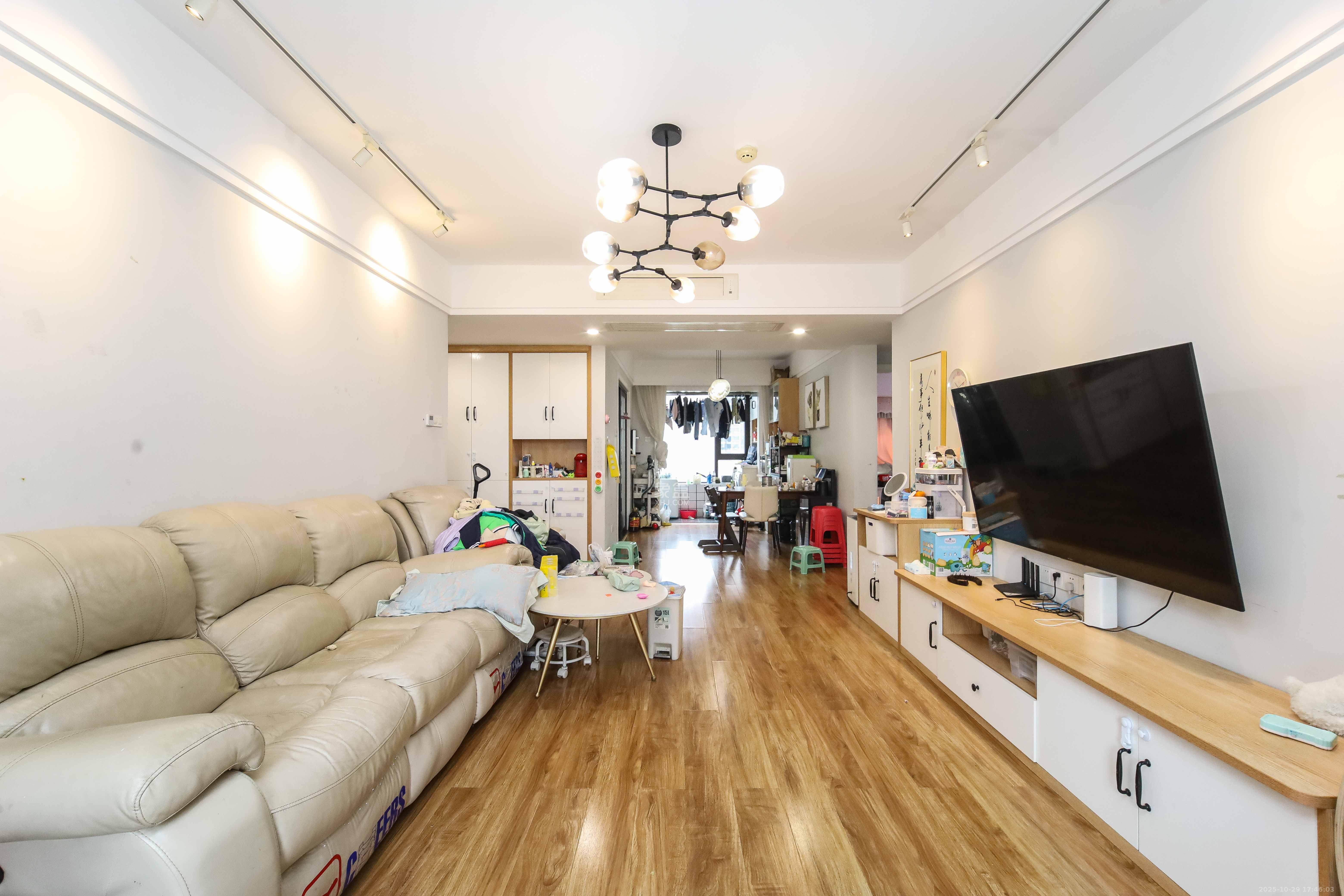 金地格林公馆 3室2厅1卫 145.0万 金地格林公馆 3室2厅1卫 145.0万客厅