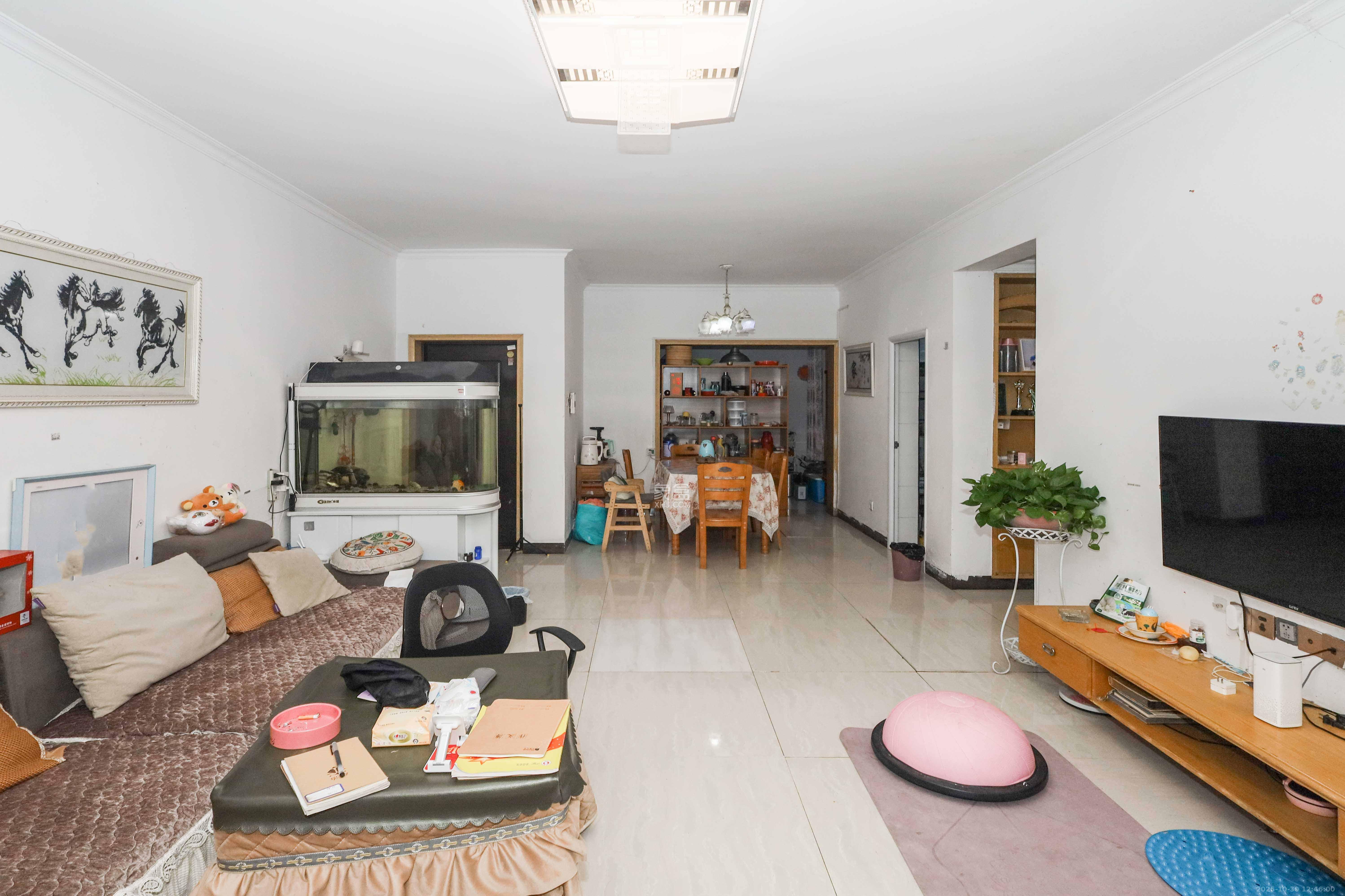 麓谷公馆(涉外国际公馆)  3室2厅2卫    98.0万 麓谷公馆(涉外国际公馆)  3室2厅2卫    98.0万客厅